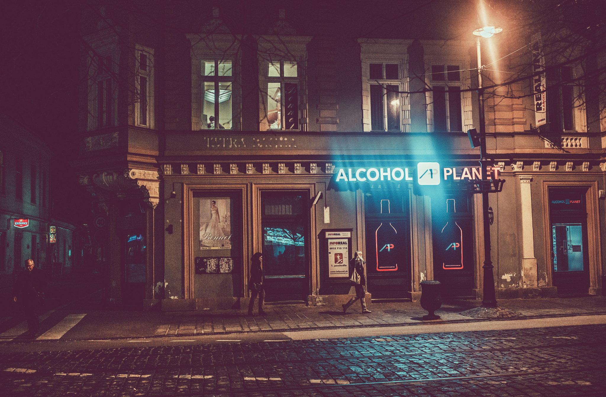 Canon EF 40mm F2.8 STM sample photo. Alcohol planet photography