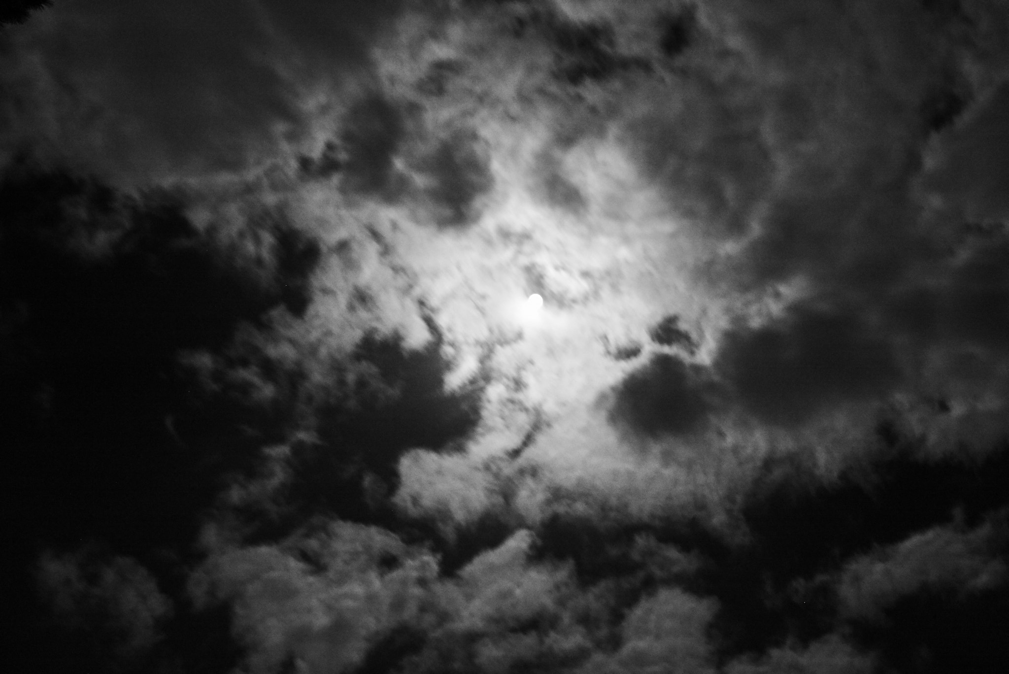 Summicron-M 1:2/50 sample photo. Night photography