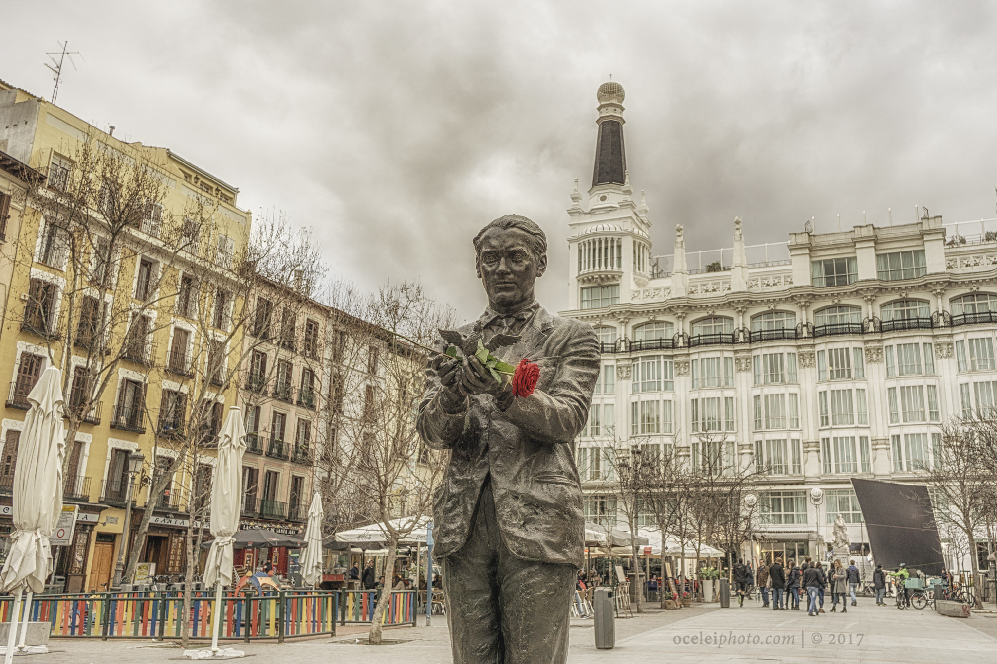 Sony E 20mm F2.8 sample photo. Plaza de santa ana photography