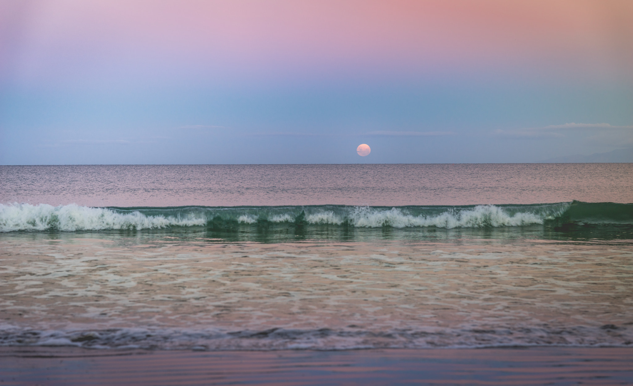 Sony a7R + Sony FE 85mm F1.4 GM sample photo. Moonrise photography