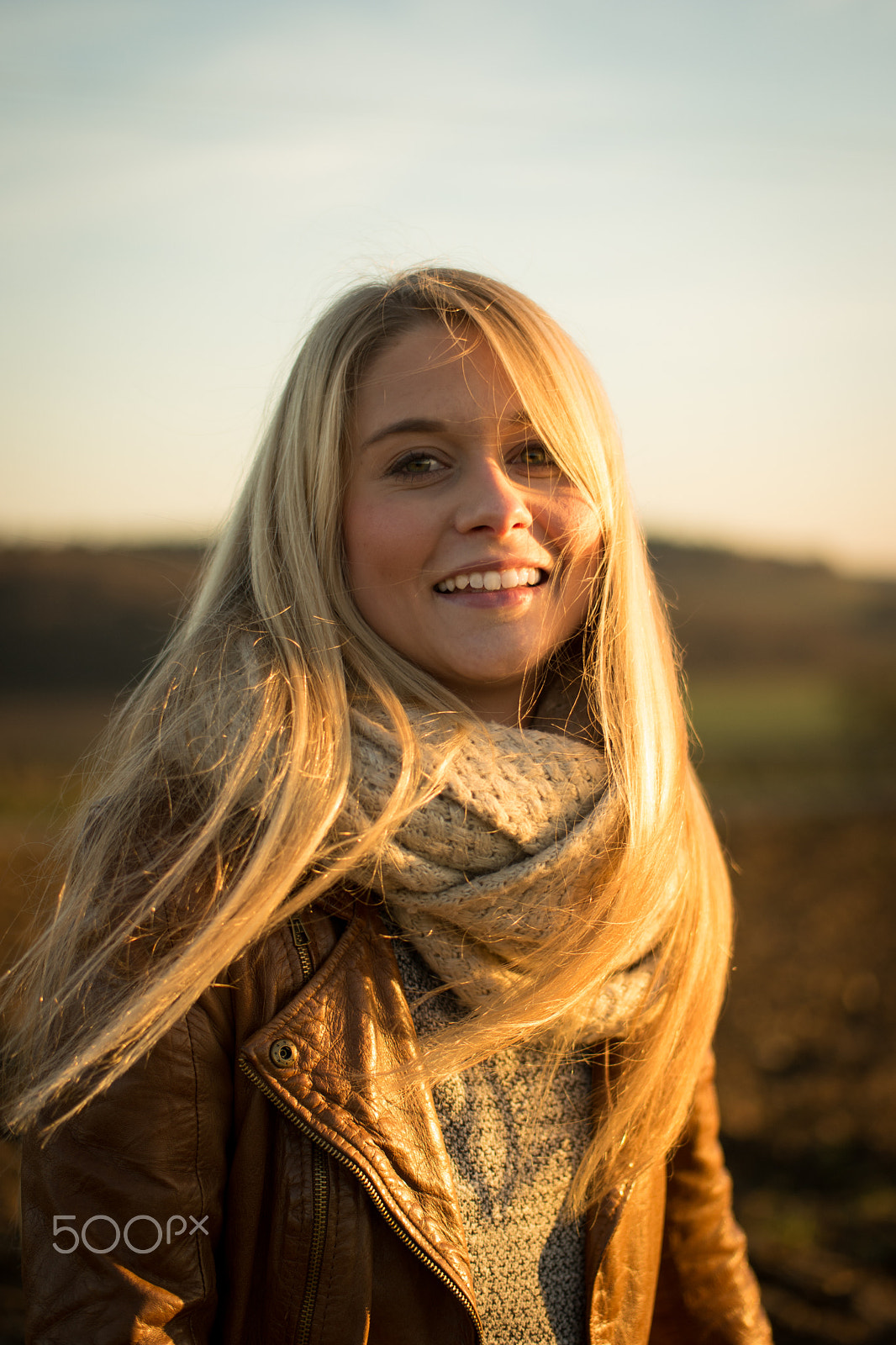 Samsung NX500 + Samsung NX 45mm F1.8 sample photo. Sunset smile photography