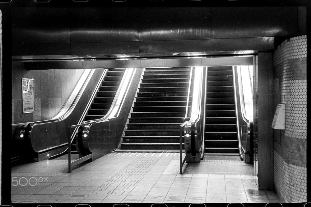 Nikon AF-S DX Micro Nikkor 40mm F2.8 sample photo. Escalator at night photography