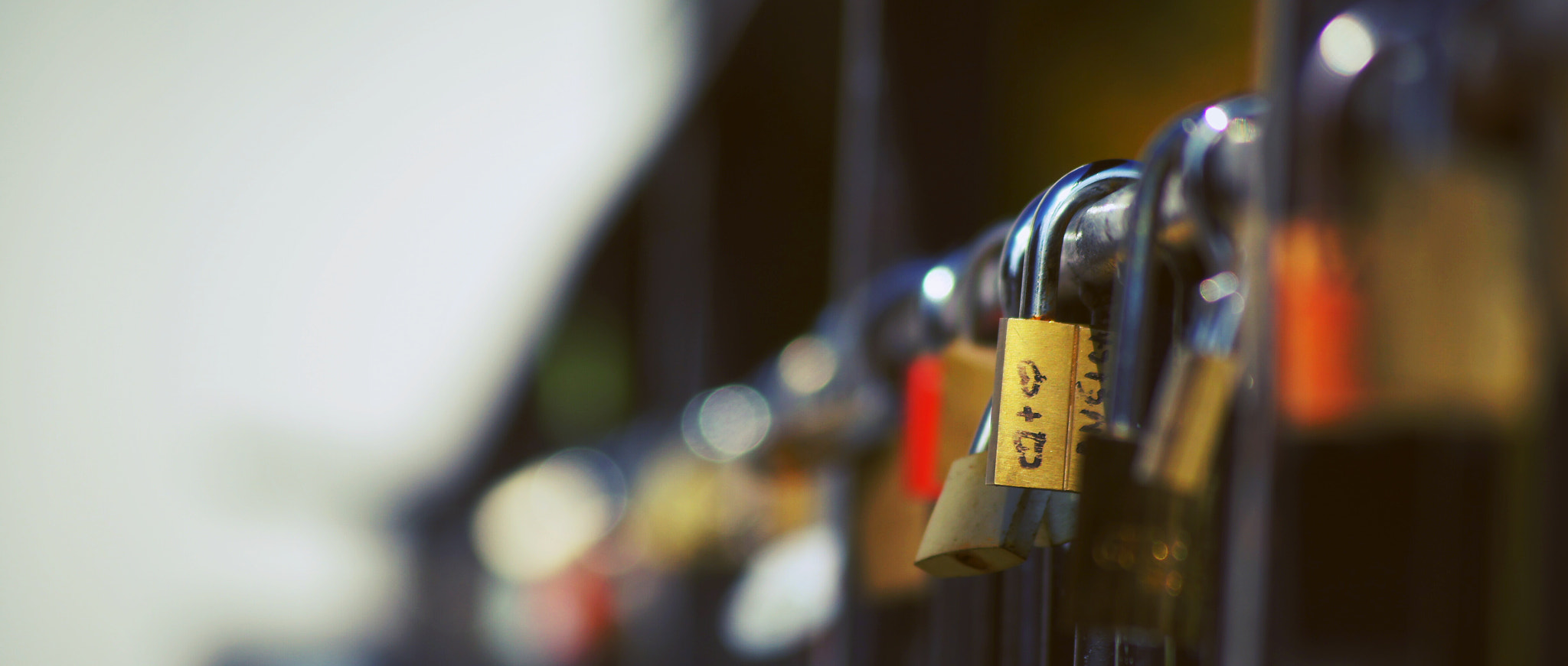 Sony DT 55-200mm F4-5.6 SAM sample photo. Love lock photography