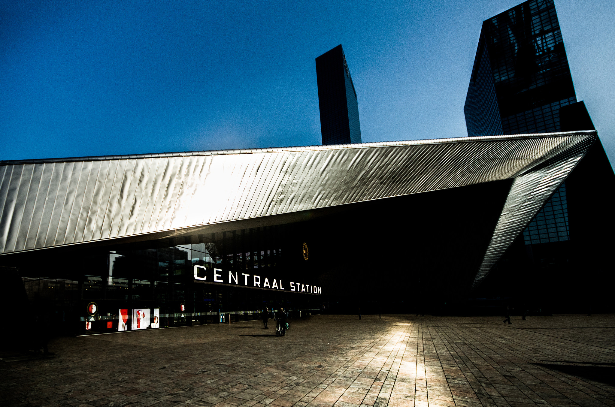 Sigma AF 10-20mm F4-5.6 EX DC sample photo. Central station, rotterdam photography