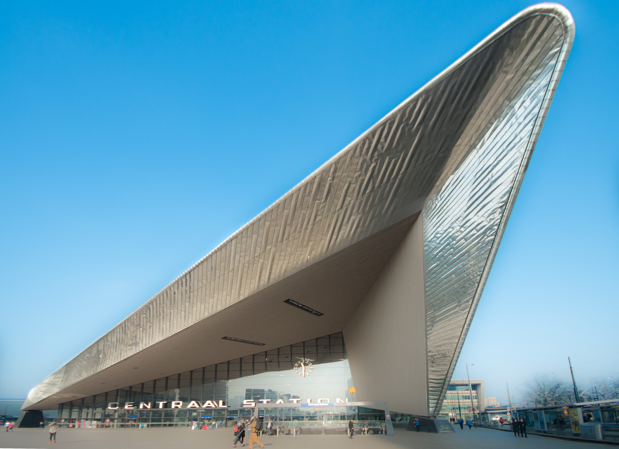 Sigma AF 10-20mm F4-5.6 EX DC sample photo. Centraal station rotterdam photography