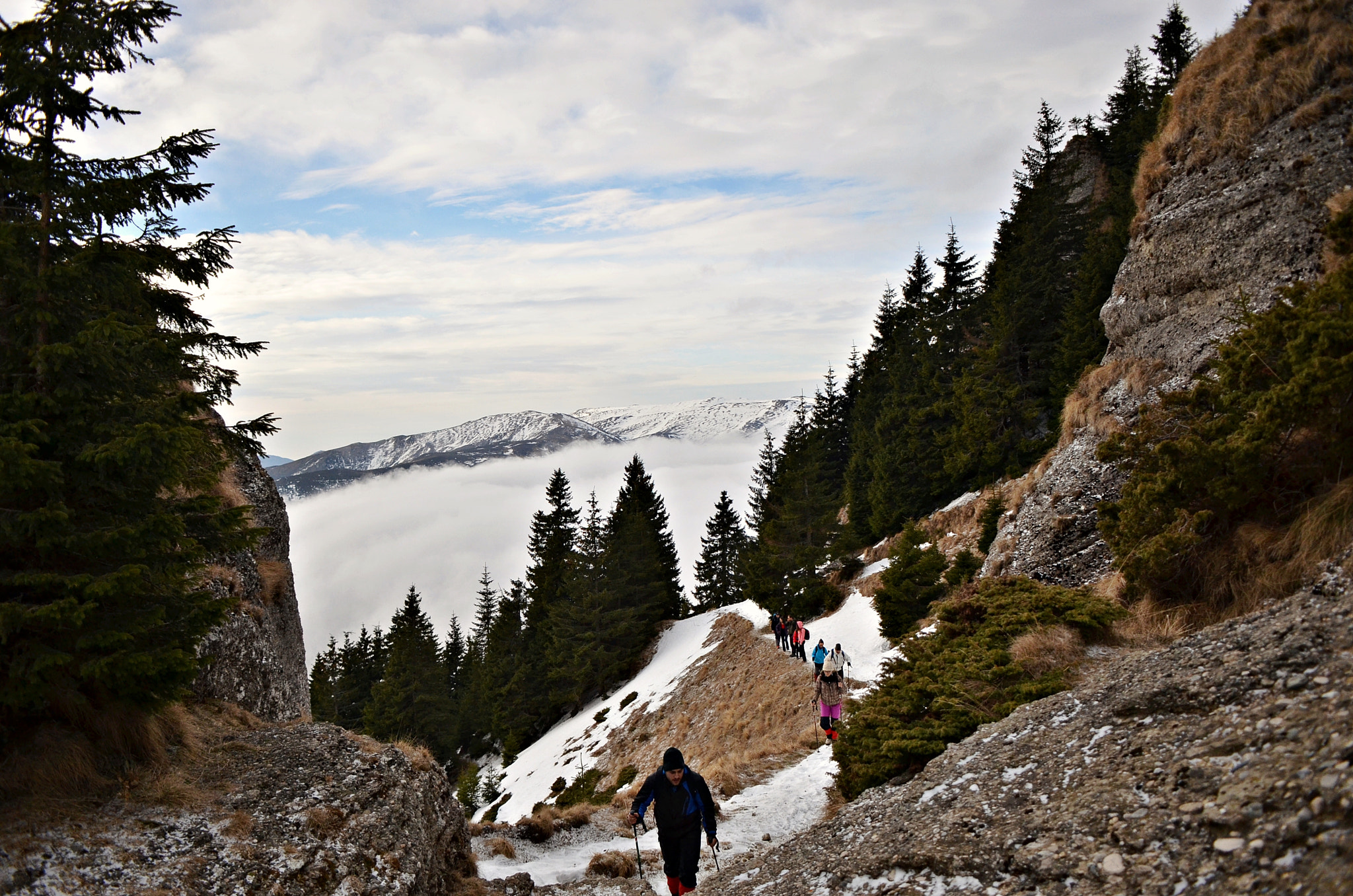 Nikon D7000 + Sigma 18-50mm F2.8-4.5 DC OS HSM sample photo. Hiking photography