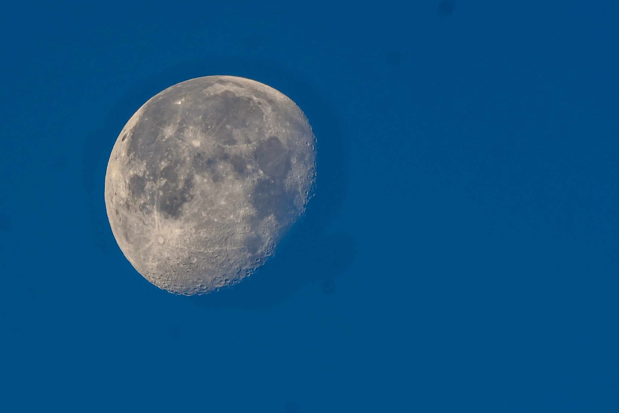 Nikon D7100 + Sigma 50-500mm F4.5-6.3 DG OS HSM sample photo. Luna al amanecer photography