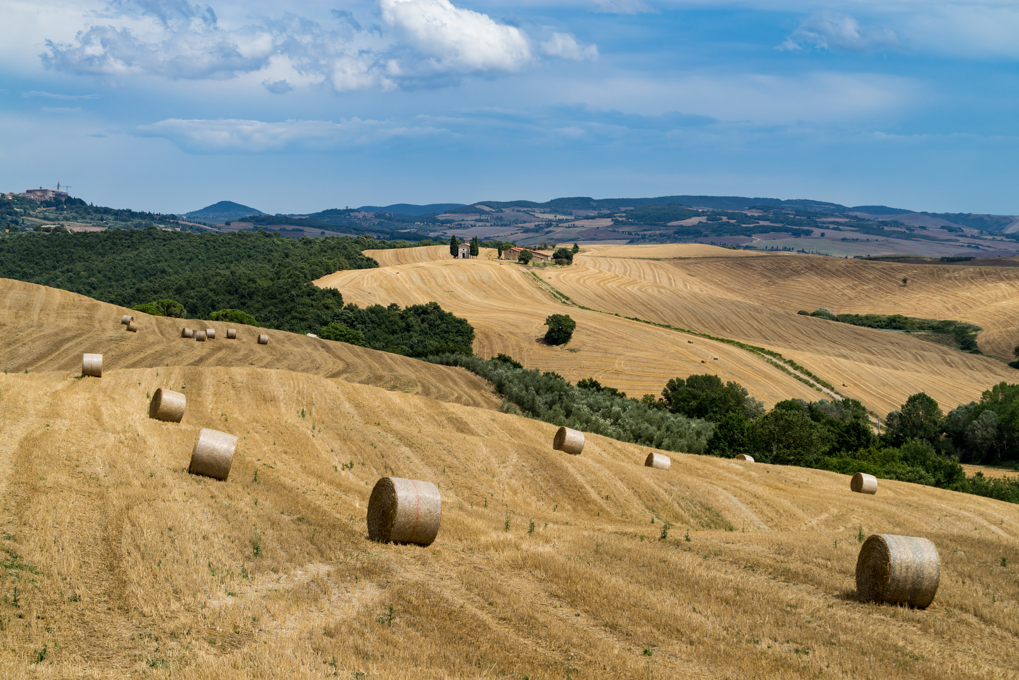 Sony a7R + Sony FE 70-200mm F4 G OSS sample photo. Chapel of madonna of vitaleta in tuscany photography