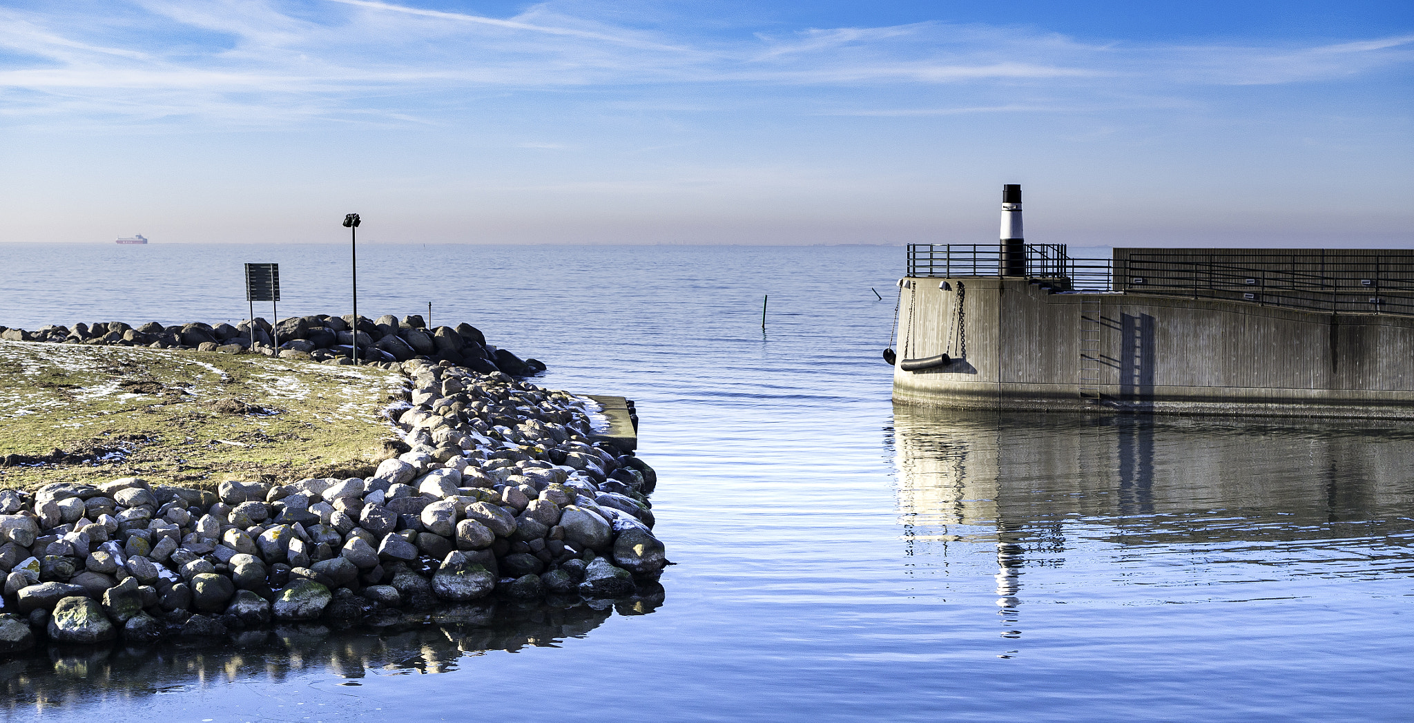 LUMIX G 25/F1.7 sample photo. The pier photography