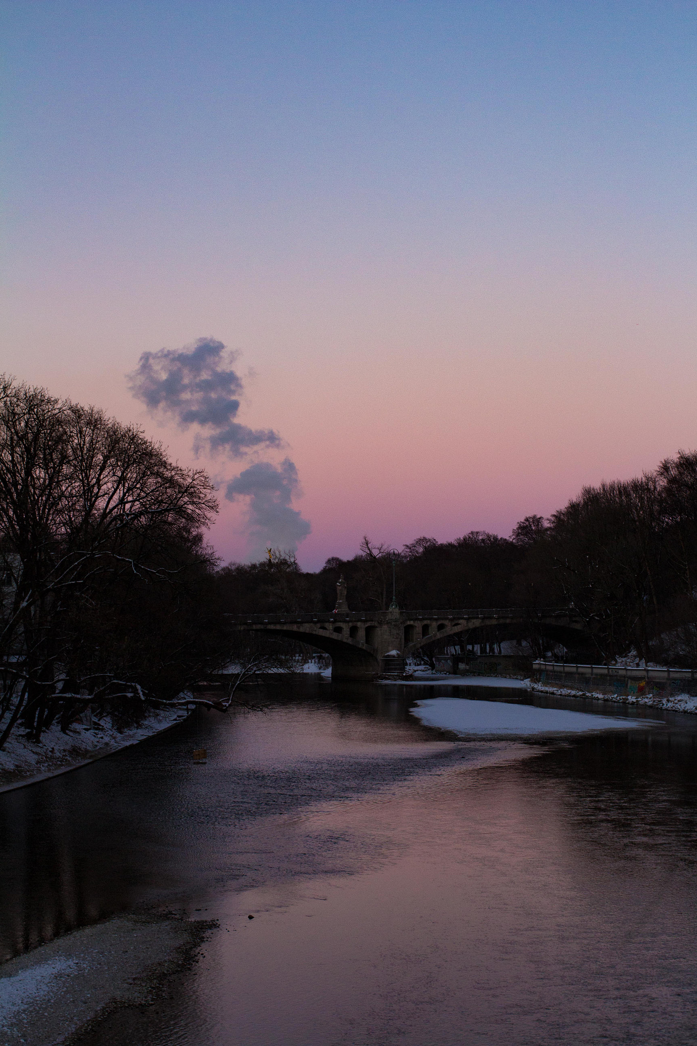 Canon EOS 700D (EOS Rebel T5i / EOS Kiss X7i) + Canon EF 40mm F2.8 STM sample photo. Romantic sunset photography
