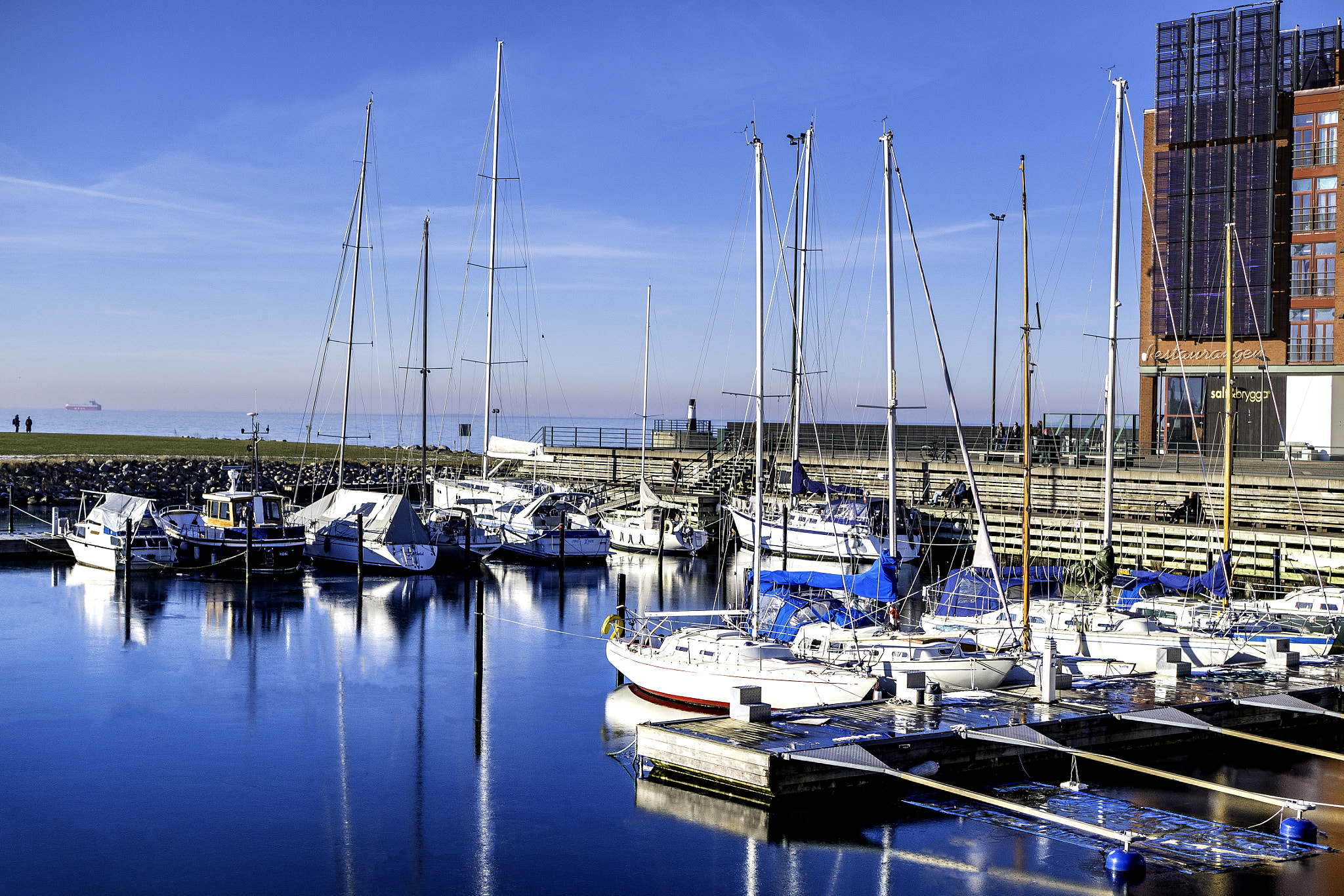 LUMIX G 25/F1.7 sample photo. Docks photography