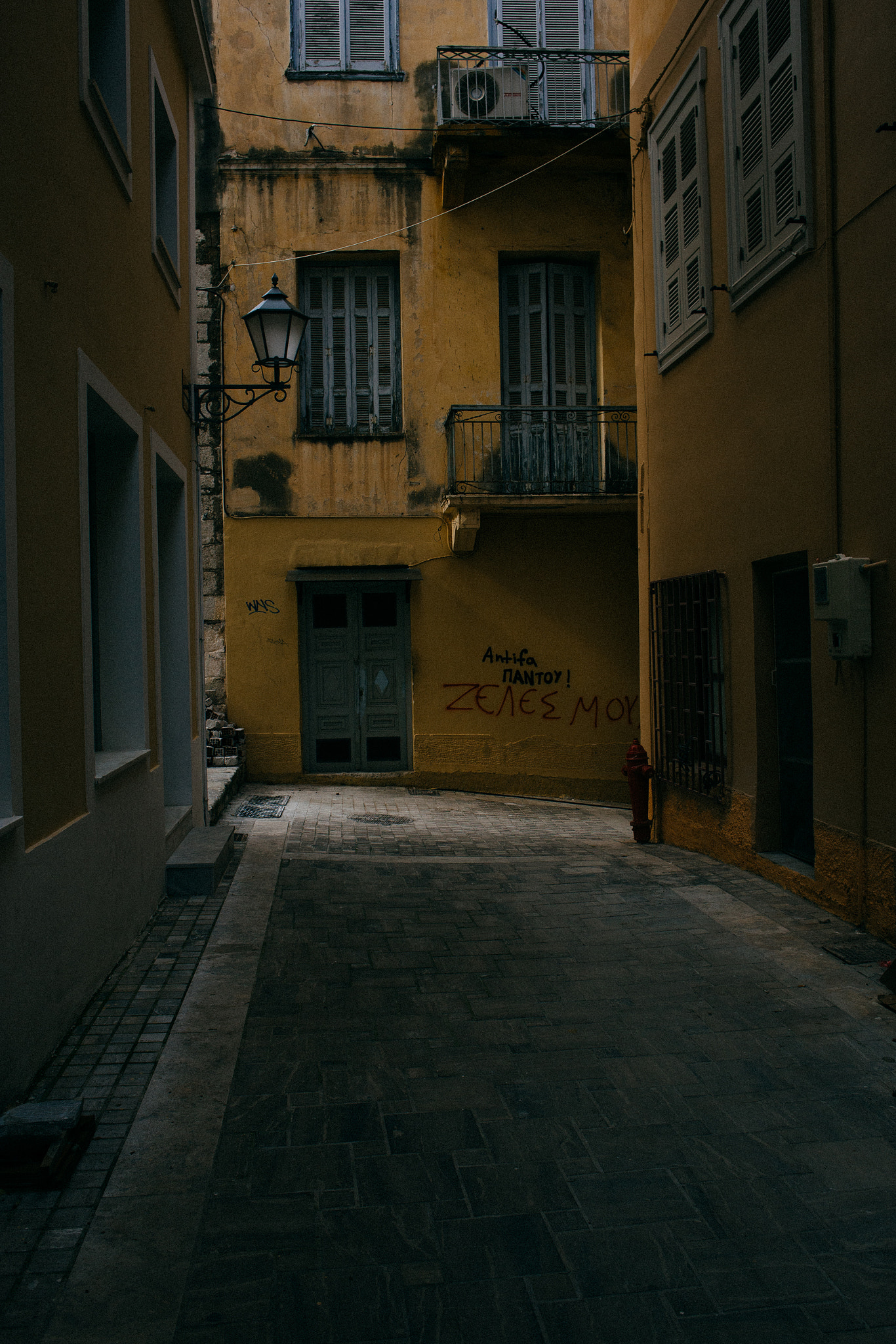 Canon EF 28mm F2.8 IS USM sample photo. Old building in nafplio photography