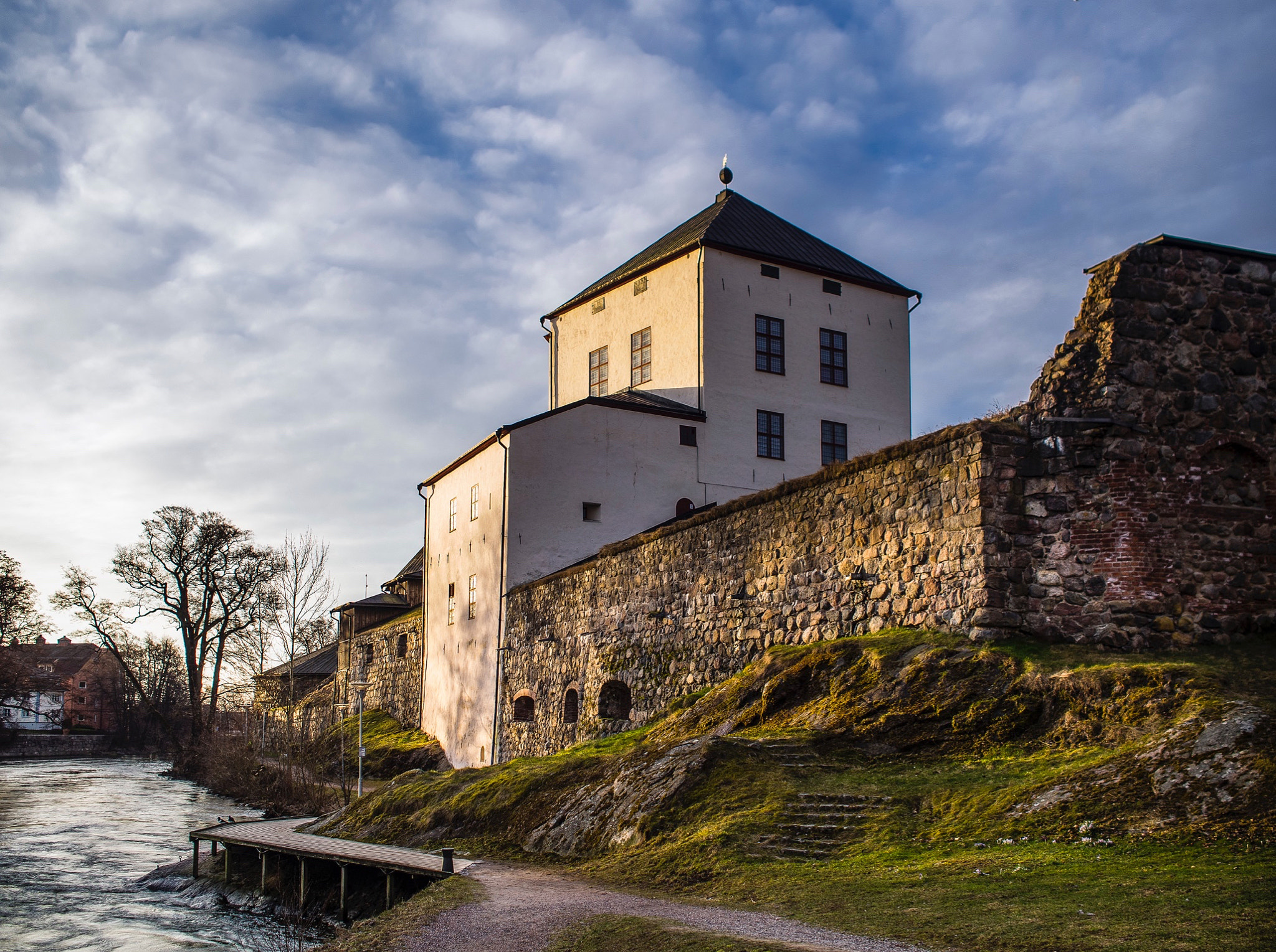 Olympus OM-D E-M5 + Olympus M.Zuiko Digital 17mm F1.8 sample photo. Castle in the morning photography