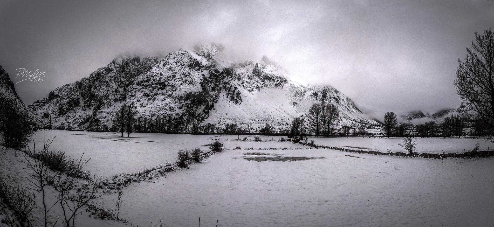 Sony SLT-A68 sample photo. El bodón con niebla 4 img pano photography