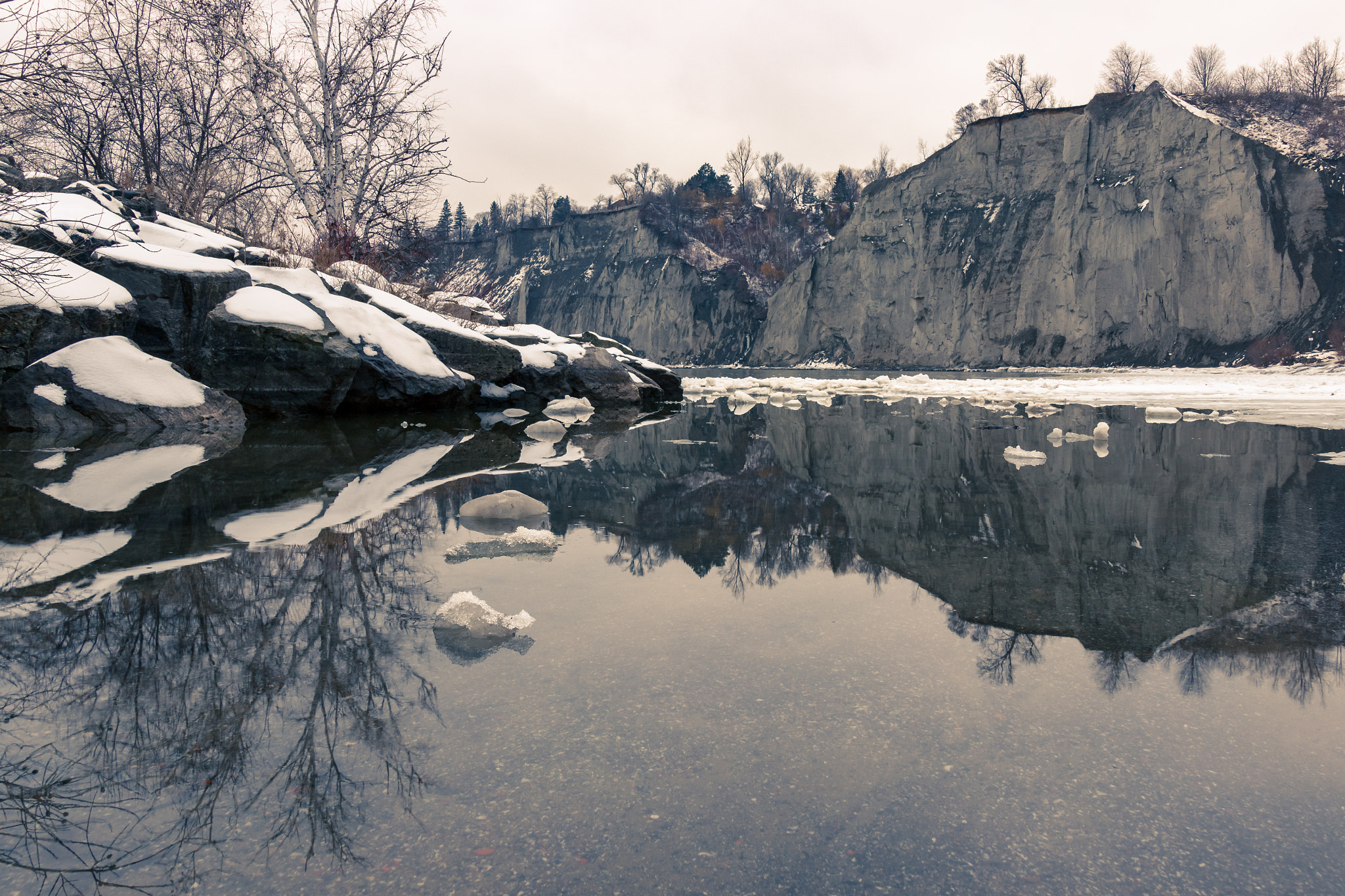 Canon EF-S 17-55mm F2.8 IS USM sample photo. A game of reflections photography