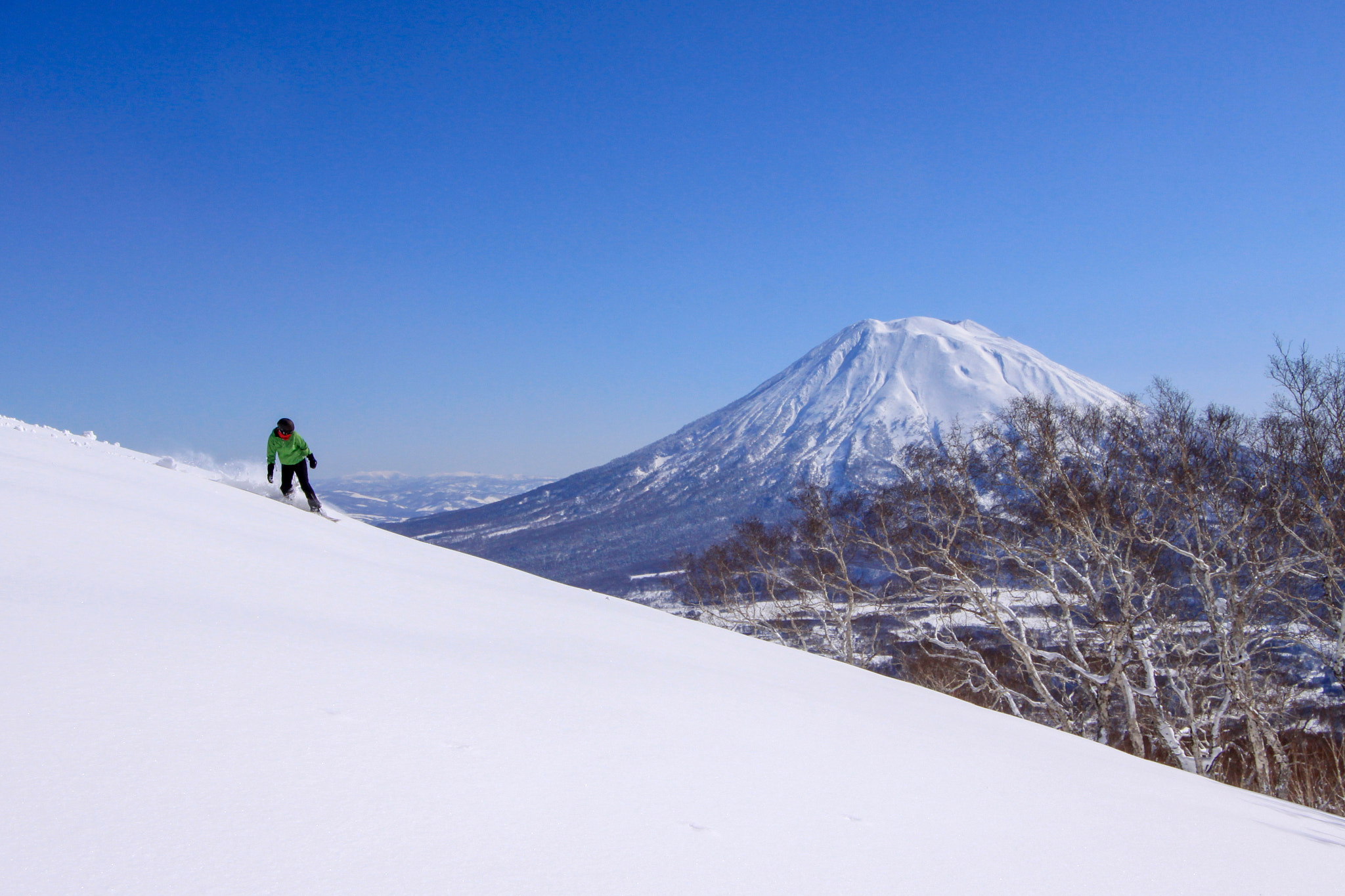 Canon EF-S 10-22mm F3.5-4.5 USM sample photo. Niseko boarding photography