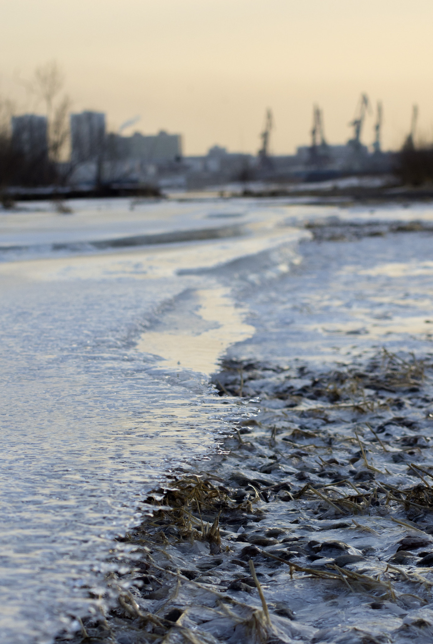 Pentax K-r + Tamron AF 70-300mm F4-5.6 LD Macro 1:2 sample photo. Thin ice photography