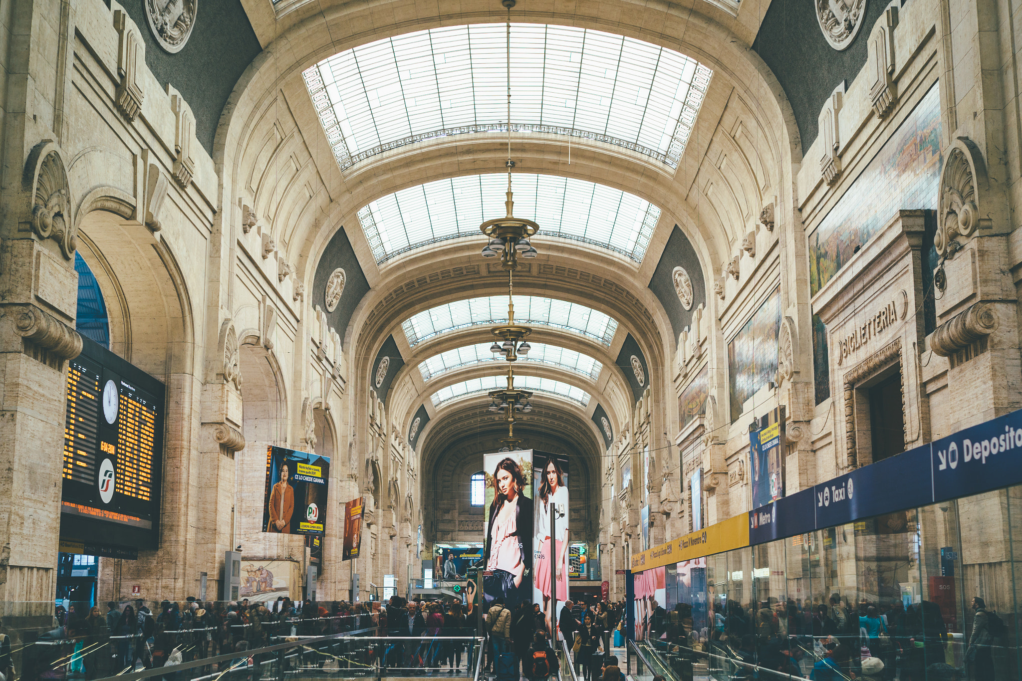 Sony Cyber-shot DSC-RX1R + 35mm F2.0 sample photo. Milan train station photography