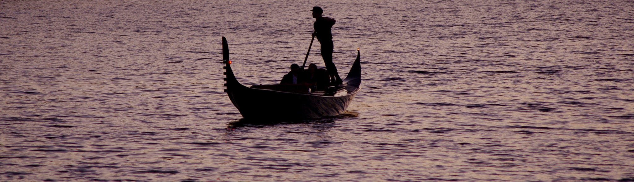 Pentax K-7 sample photo. Gondola at night photography