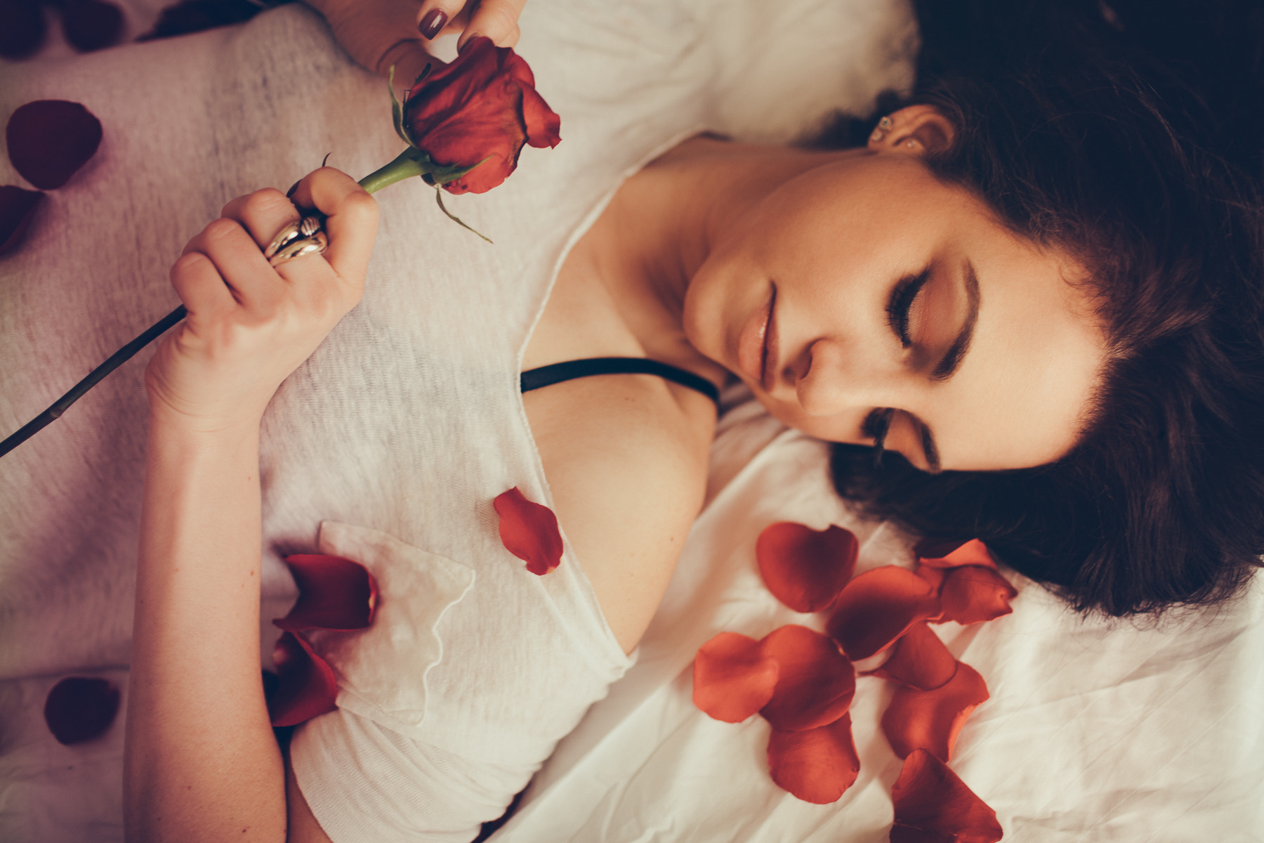 Canon EF 35mm F1.4L USM sample photo. Valentine's day photography