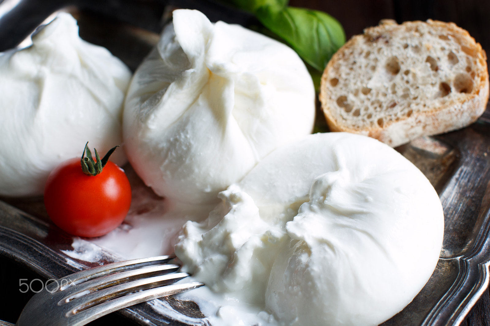 Canon EOS 650D (EOS Rebel T4i / EOS Kiss X6i) + Canon EF 50mm F1.2L USM sample photo. Italian cheese burrata, tomatoe and basil photography