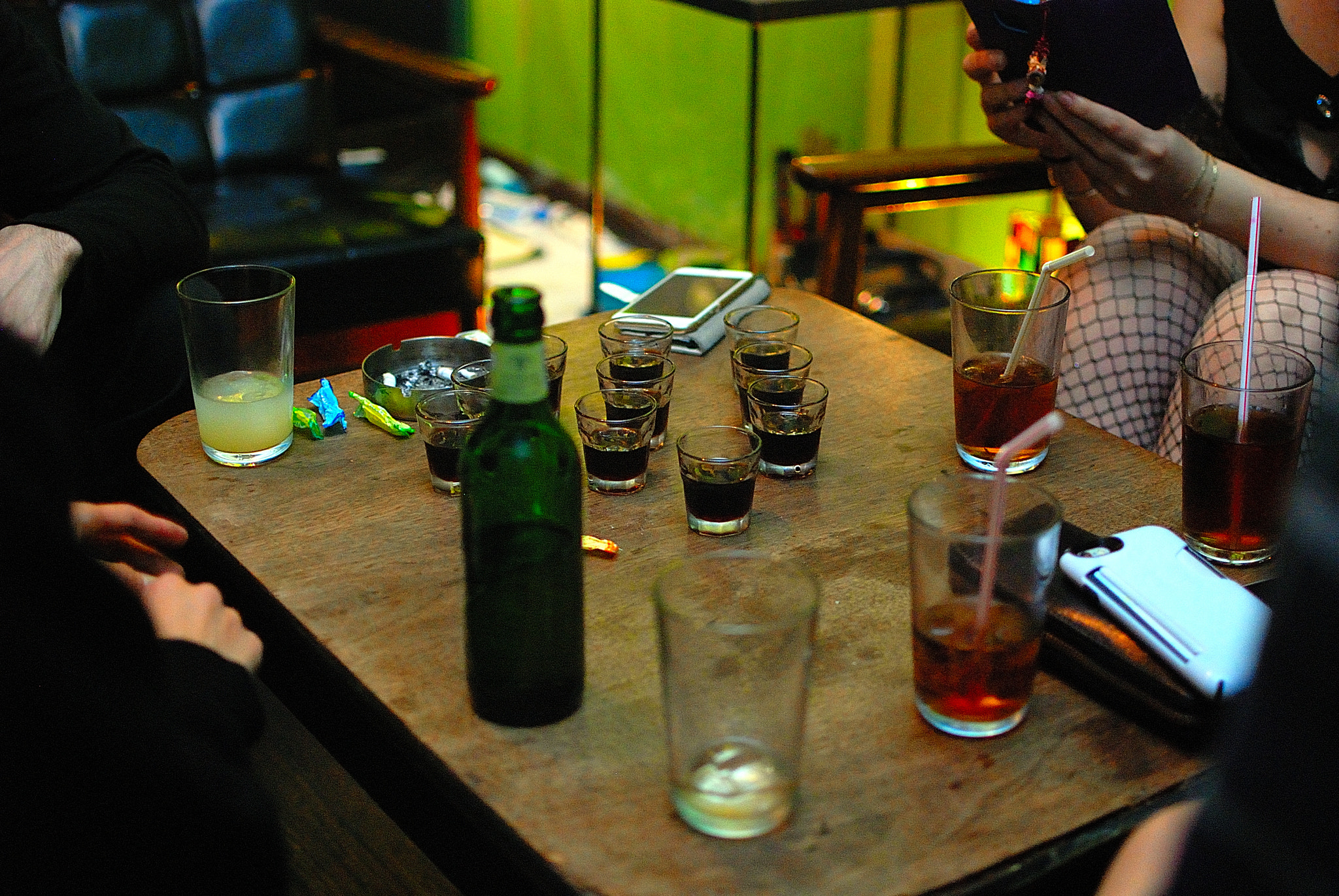 Nikon D80 + Nikon AF-S DX Nikkor 35mm F1.8G sample photo. Bar photography