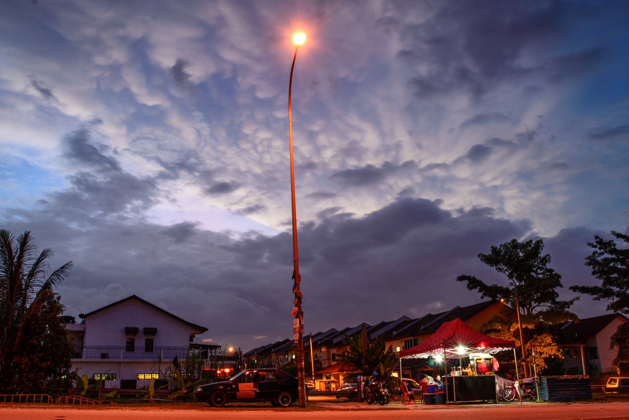 AF Zoom-Nikkor 28-80mm f/3.3-5.6G sample photo. Blue hour by the street photography
