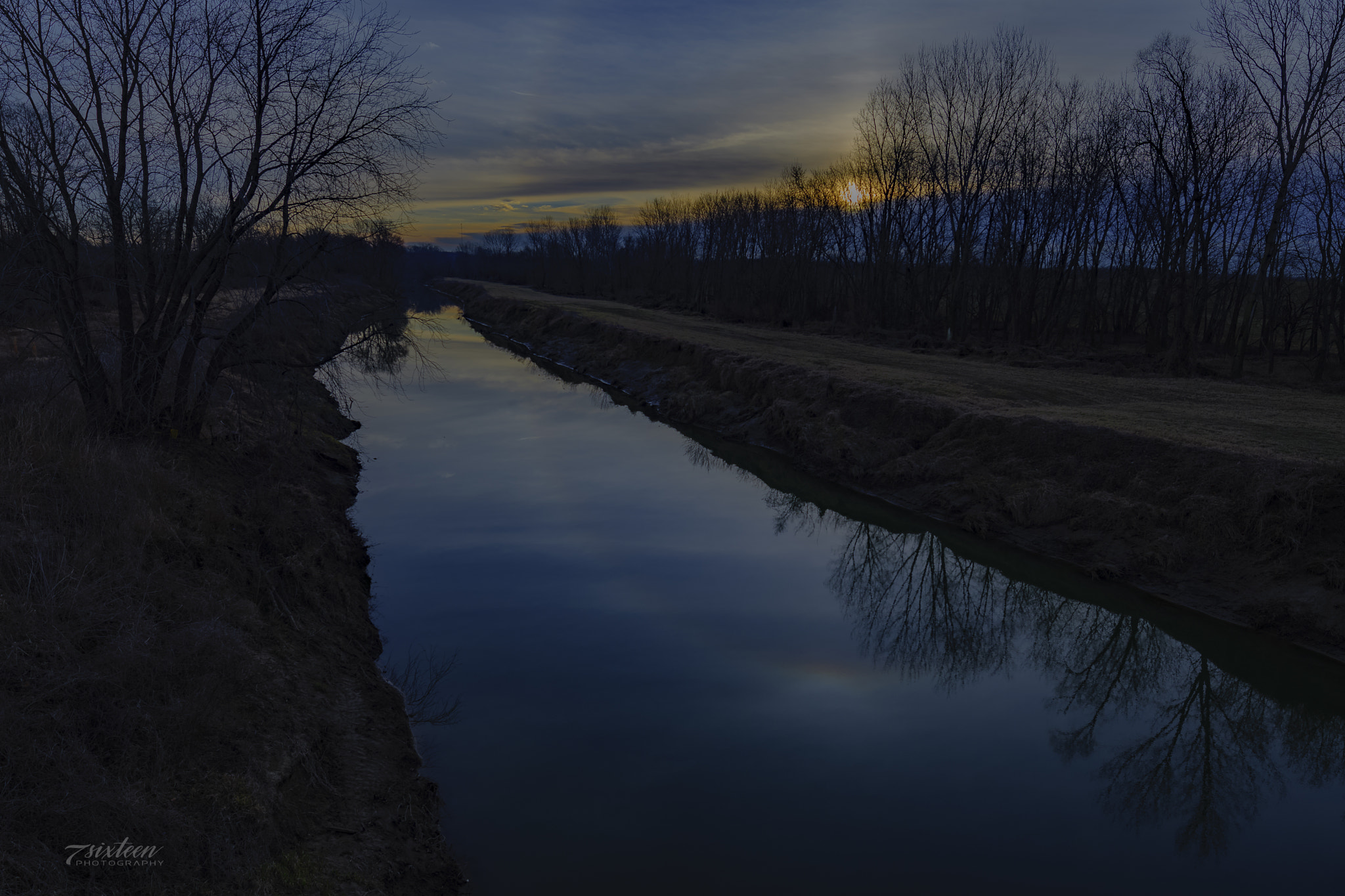 Nikon AF-S Nikkor 14-24mm F2.8G ED sample photo. Streaming sunrise photography
