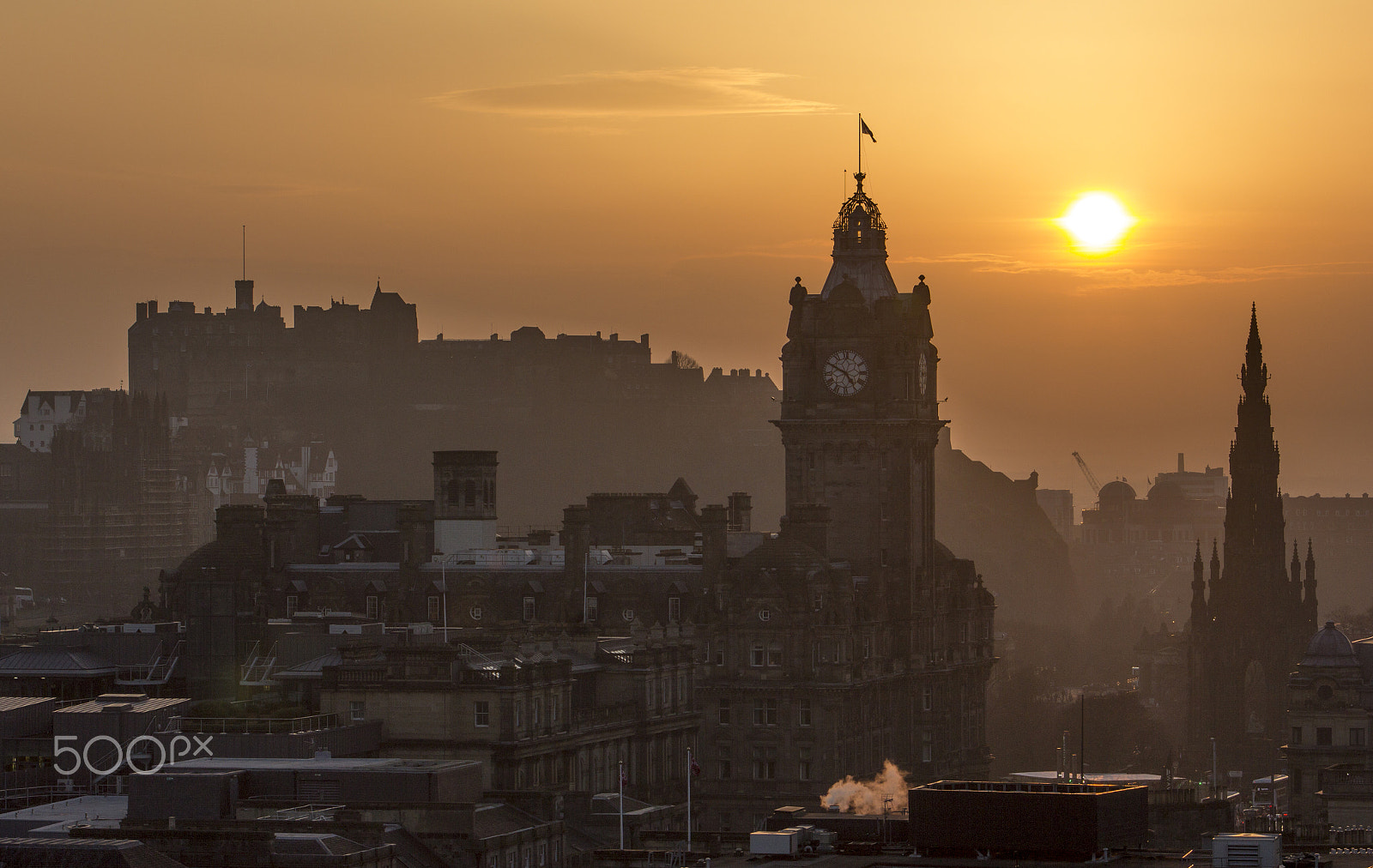 Canon EOS 550D (EOS Rebel T2i / EOS Kiss X4) + EF75-300mm f/4-5.6 sample photo. Edinburgh sunset photography
