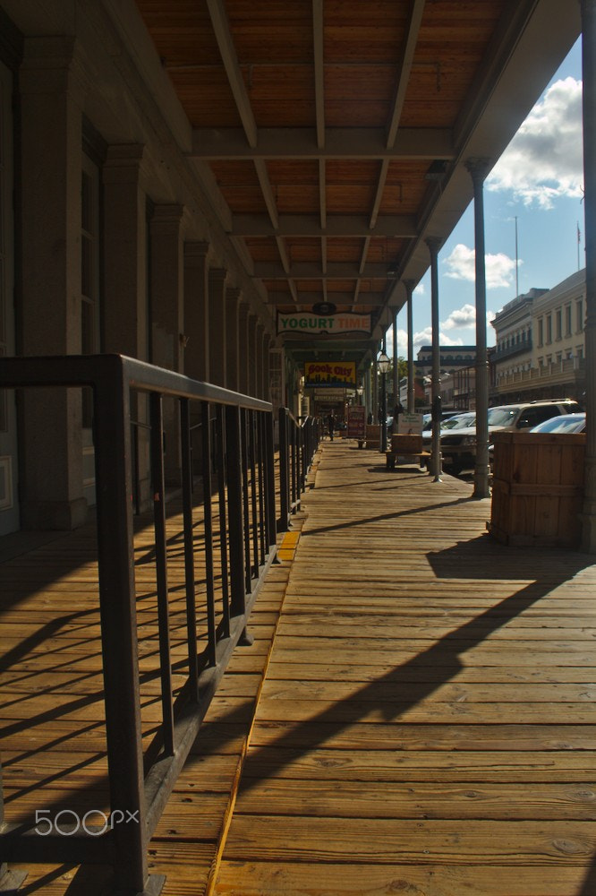 Canon EF-S 18-55mm F3.5-5.6 II sample photo. Covered walkway, sacramento photography