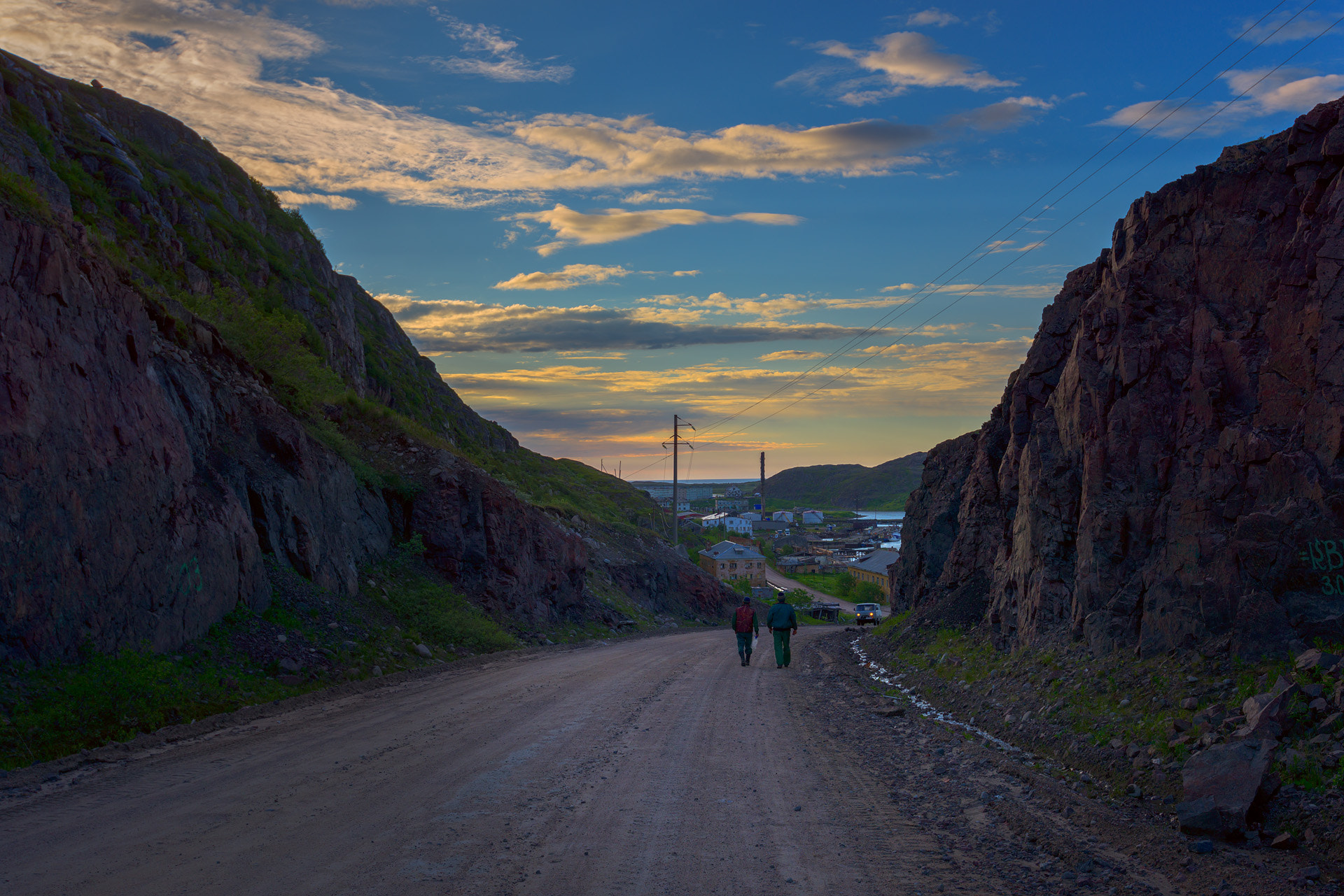 Nikon D810 + Nikon AF-S Nikkor 18-35mm F3.5-4.5G ED sample photo. Road to teriberka. polar day photography