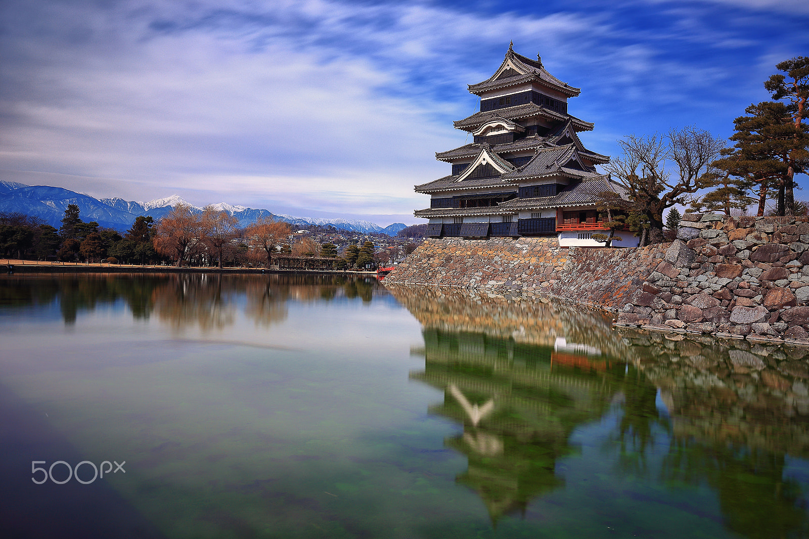 Canon EF 16-35mm F4L IS USM sample photo. Matsumoto castle photography