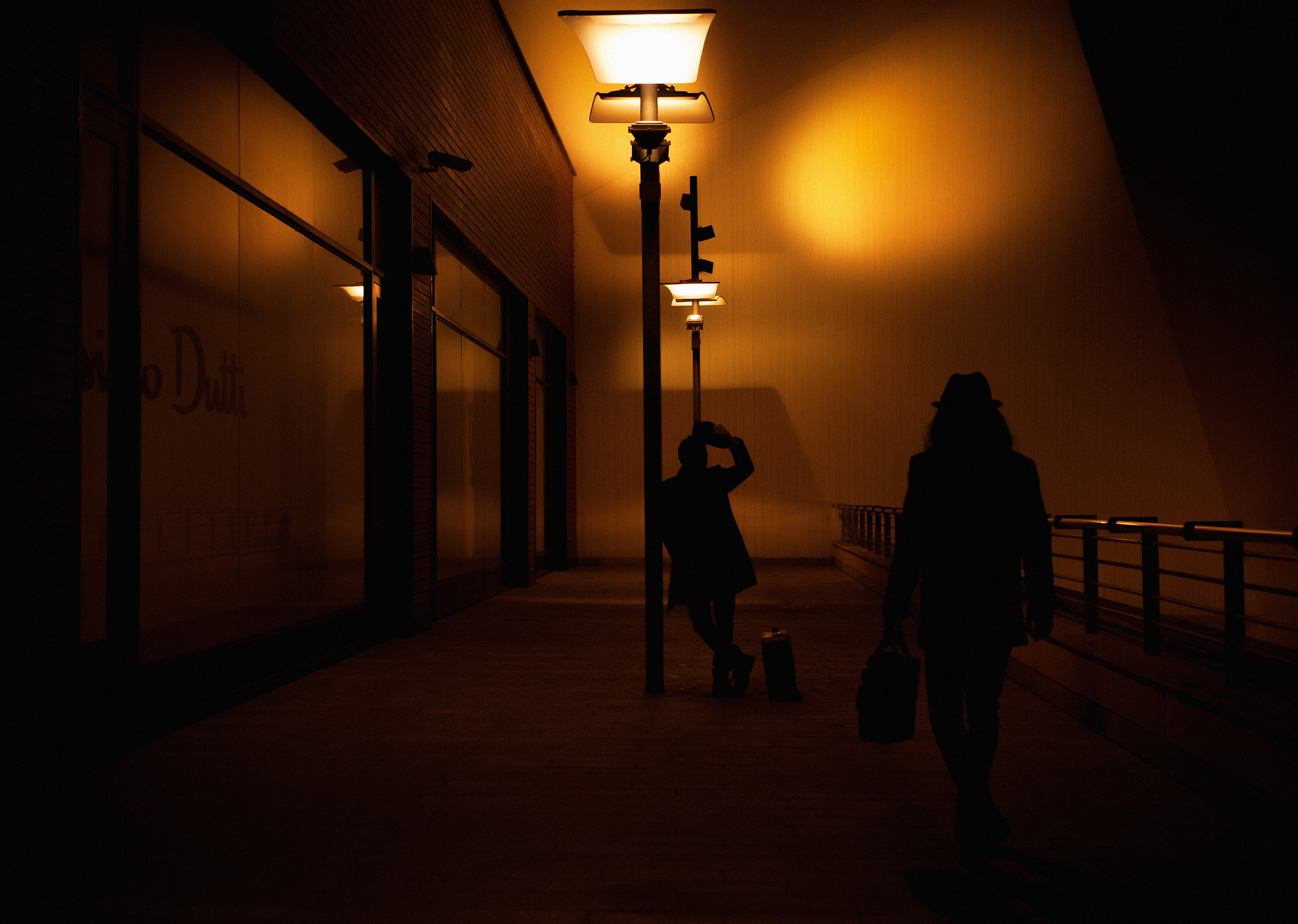 Canon EF 40mm F2.8 STM sample photo. Night in the street photography