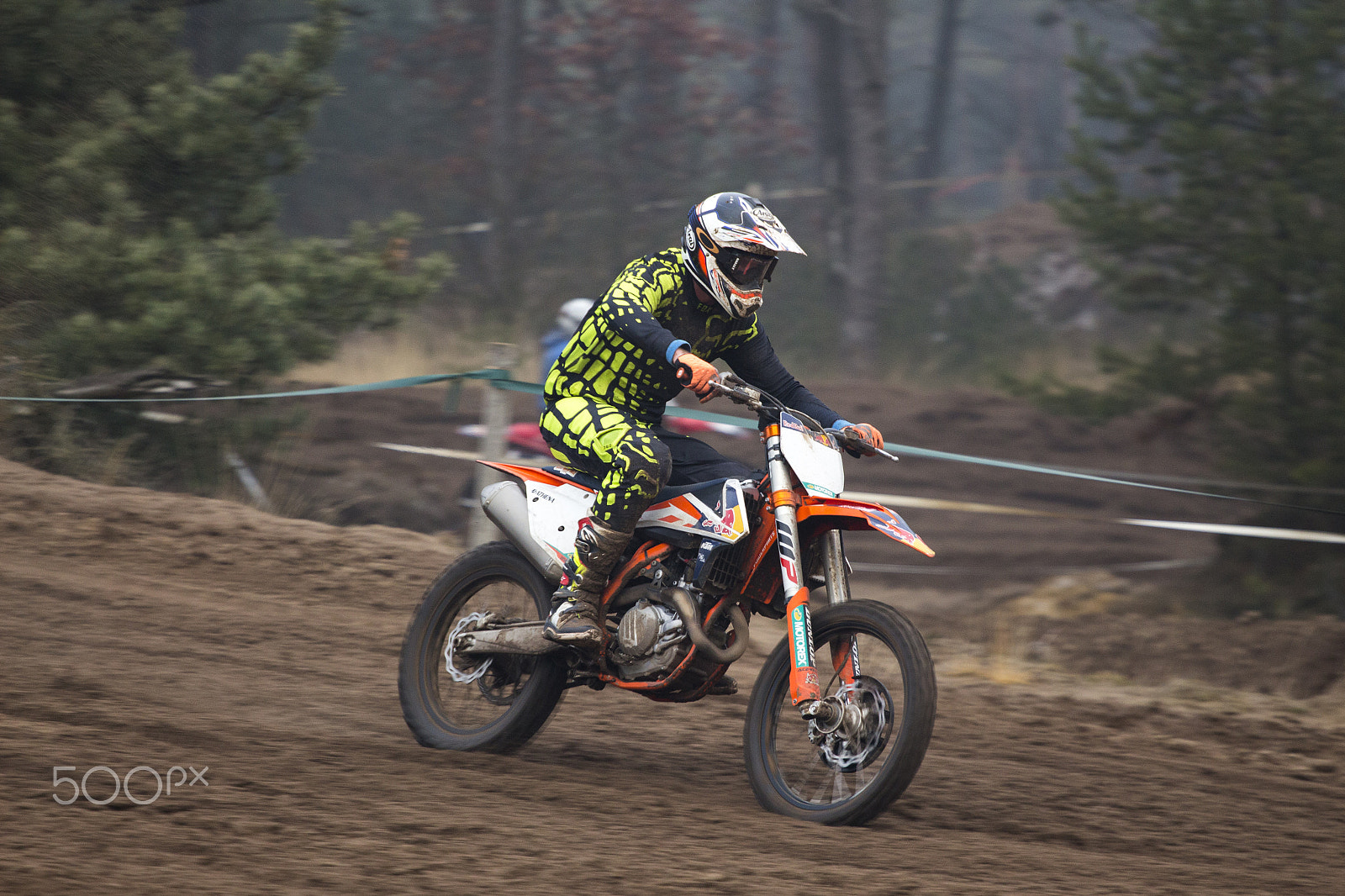 Canon EOS 700D (EOS Rebel T5i / EOS Kiss X7i) + Canon EF 70-200mm F4L USM sample photo. Ktm on track budel photography