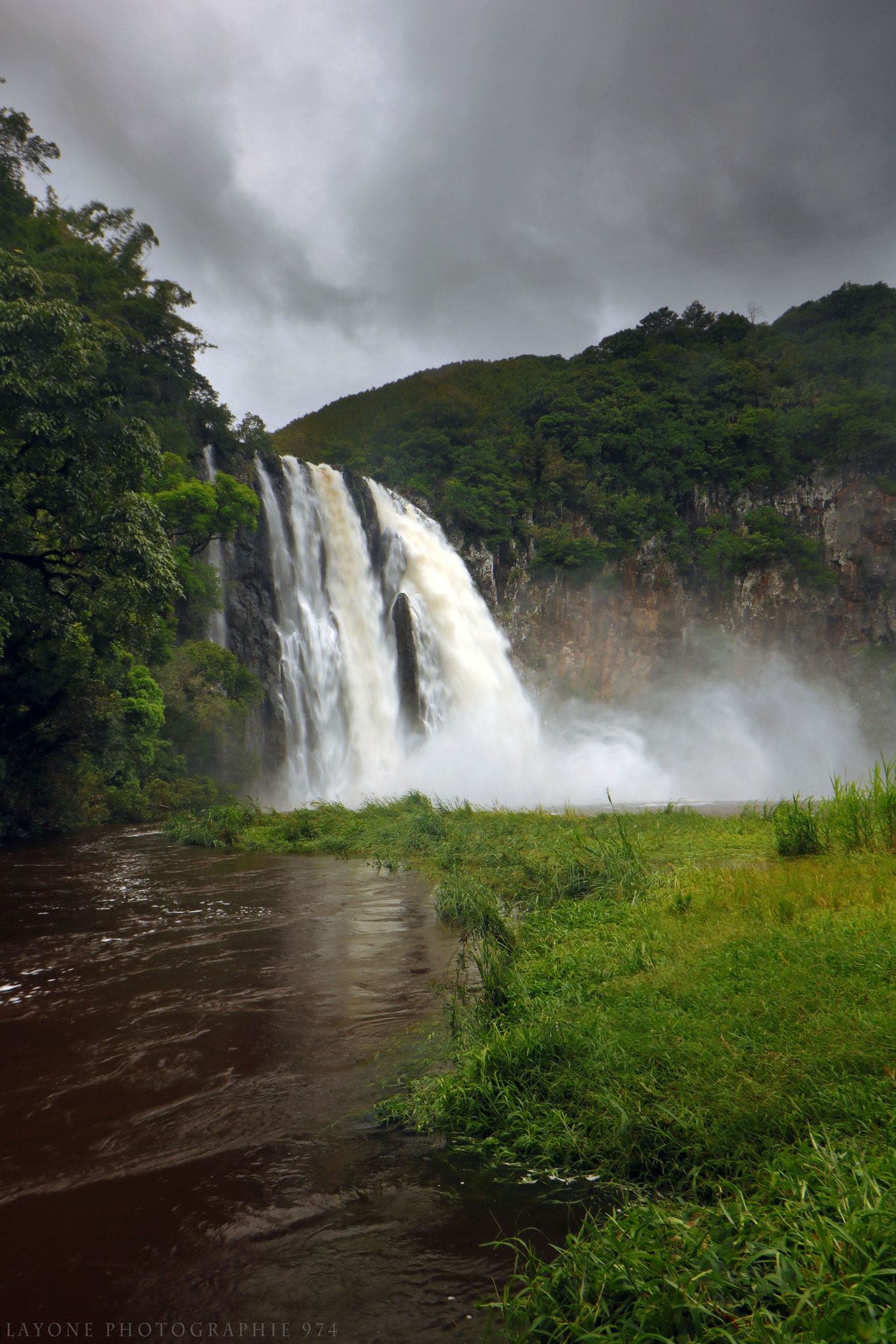Canon EOS 760D (EOS Rebel T6s / EOS 8000D) sample photo. Chute de niagara île de la réunion  photography