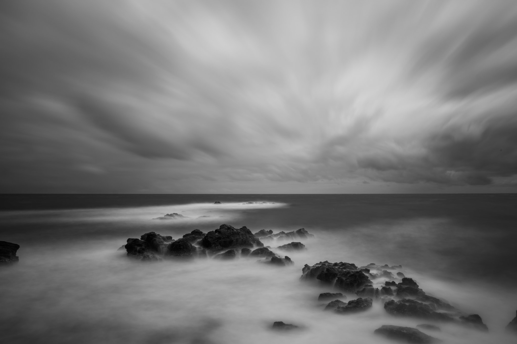 Saumsun NX 16-50mm F2-2.8 S ED OIS sample photo. Black and white  photography