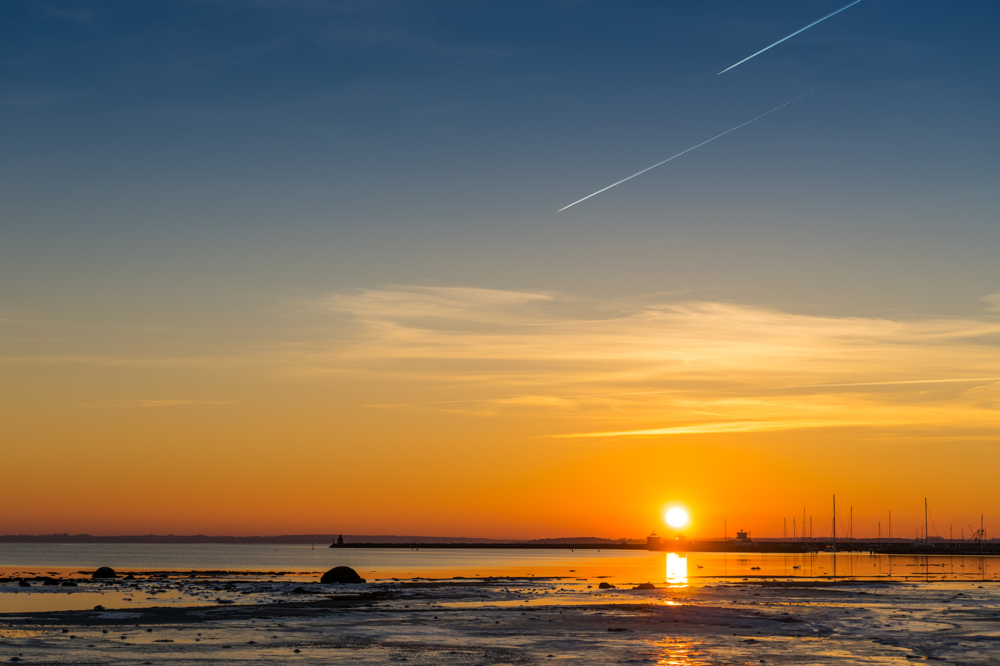 Sony a7 + Sony FE 70-200mm F4 G OSS sample photo. Another late walk... photography