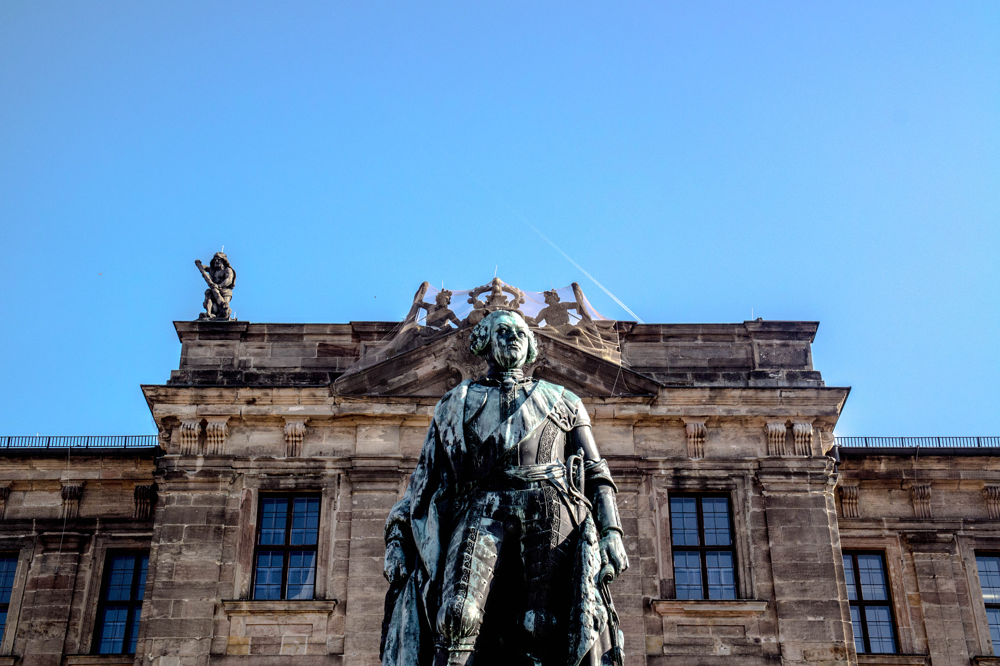 Samsung NX300 + Samsung NX 18-55mm F3.5-5.6 OIS sample photo. Statue of the ex duke photography