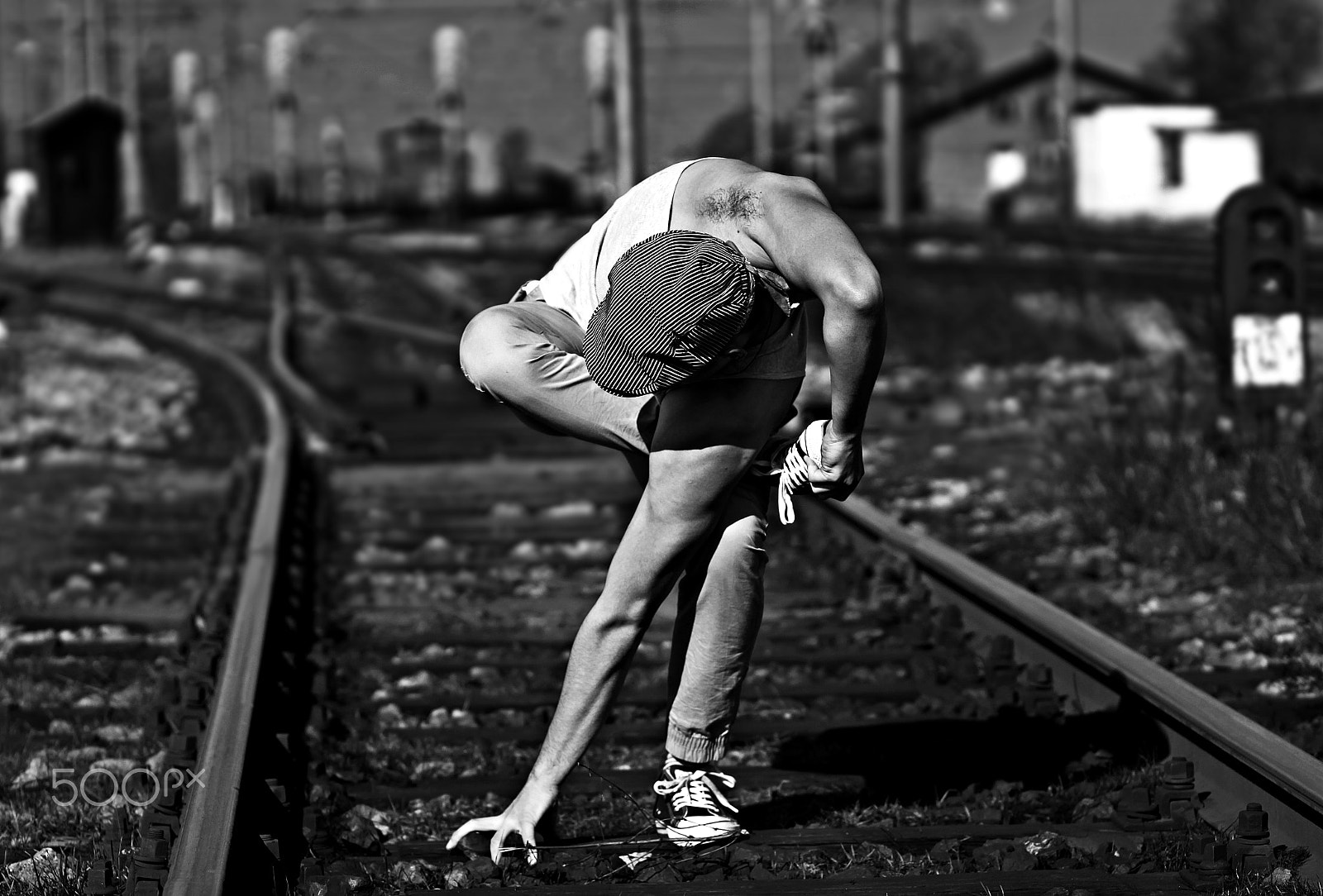 Canon EOS 100D (EOS Rebel SL1 / EOS Kiss X7) + Canon EF 85mm F1.8 USM sample photo. Railway yoga photography