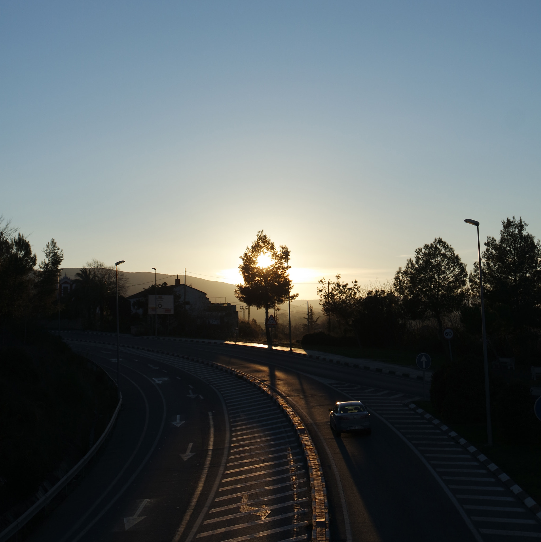 Samsung NX 16-50mm F3.5-5.6 Power Zoom ED OIS sample photo. Tomando la curba photography