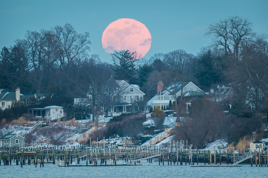 Nikon D5500 + Sigma 50-500mm F4-6.3 EX APO RF HSM sample photo. Red bank full moon rising over homes photography