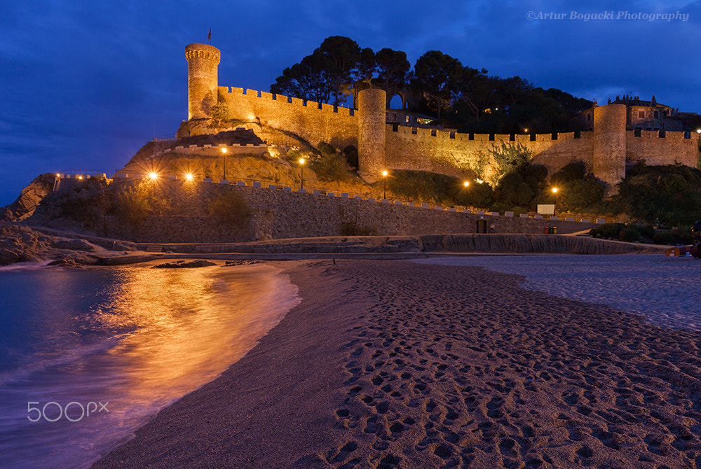 Canon EF 24mm F2.8 IS USM sample photo. Tossa de mar castle and beach at night photography