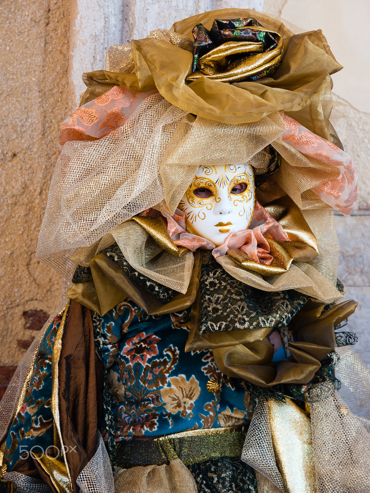 Sony Alpha DSLR-A700 + 17-50mm F2.8 sample photo. Venetian mask photography