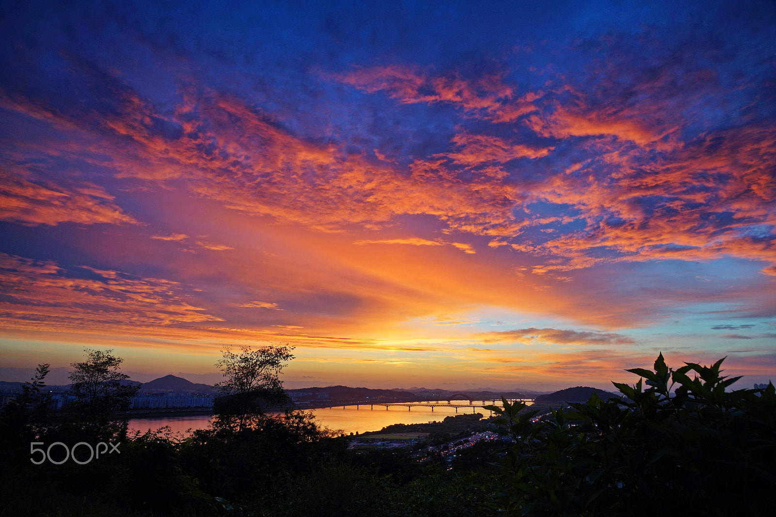 Sony FE 24-240mm F3.5-6.3 OSS sample photo. A glow at sunset photography