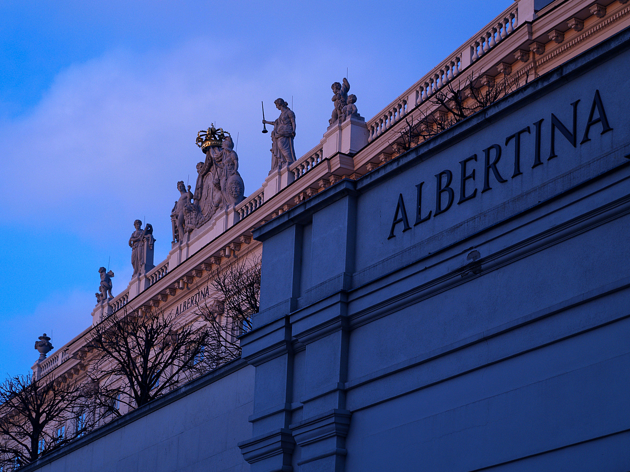 Olympus E-400 (EVOLT E-400) sample photo. Albertina art museum photography