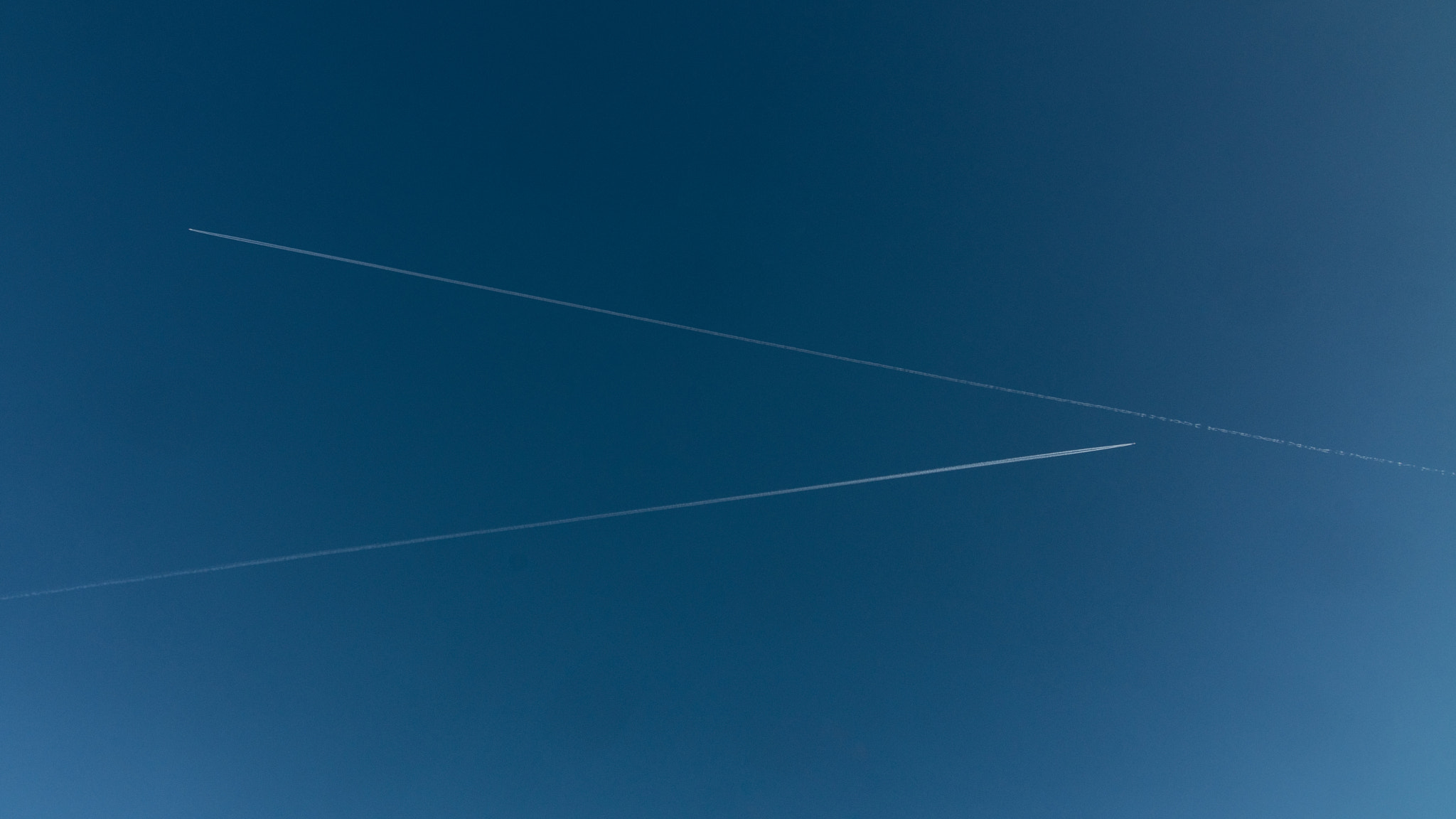 Tokina AT-X Pro 12-24mm F4 (IF) DX sample photo. Air traffic photography