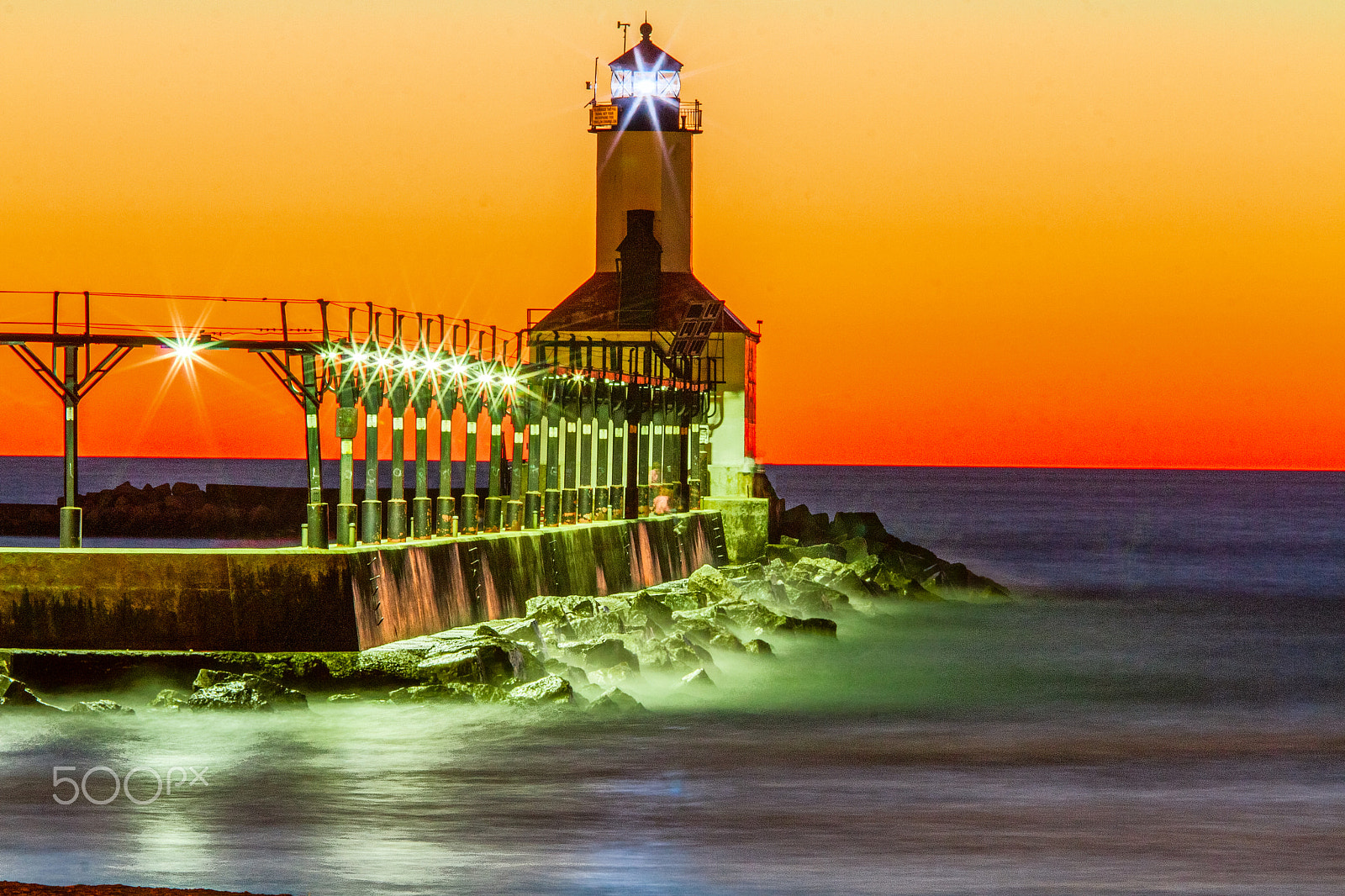 Canon EF 70-200mm F4L IS USM sample photo. Lake michigan lighthouse photography