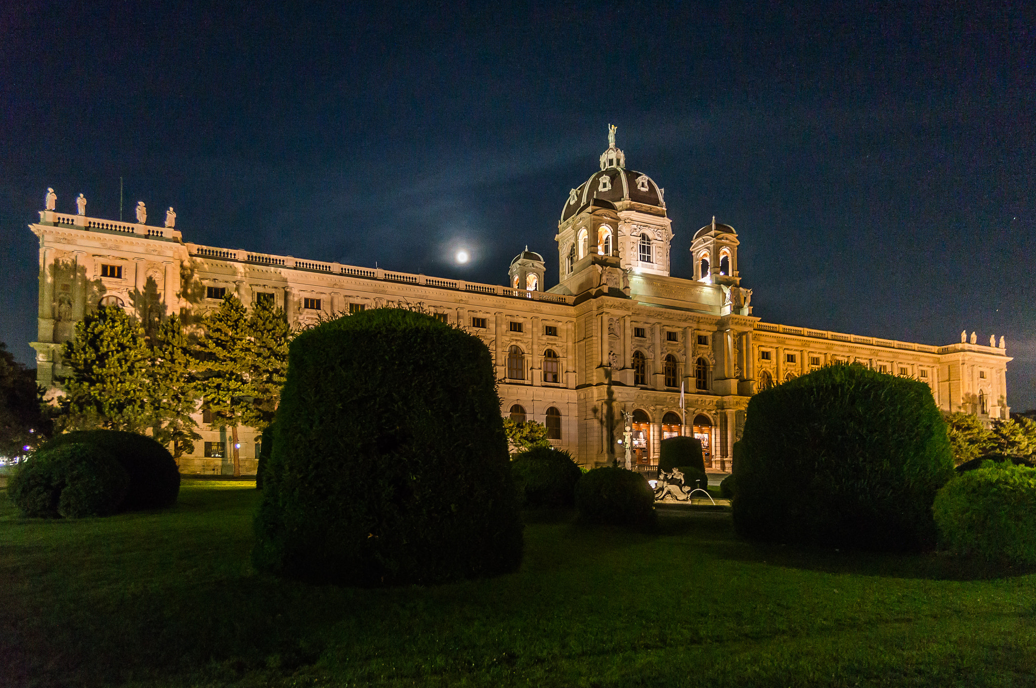 Sony Alpha NEX-6 + Sony E 10-18mm F4 OSS sample photo. Vollmond photography