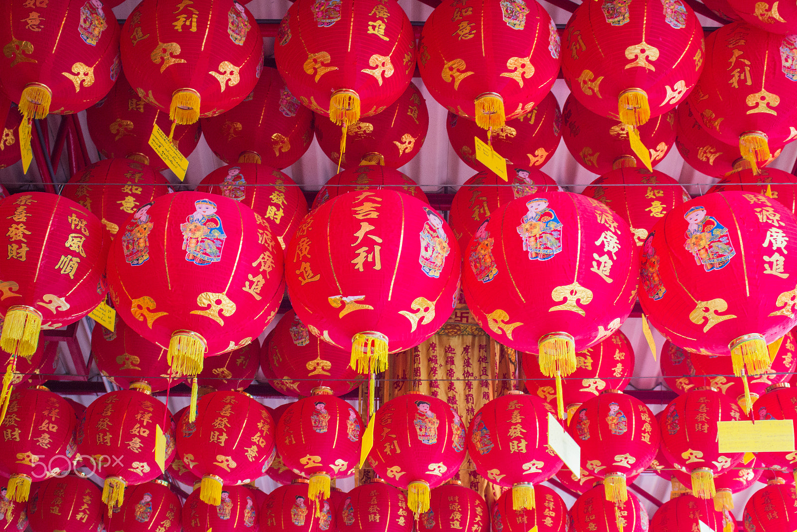 Canon EOS 60D + Canon EF-S 18-55mm F3.5-5.6 IS STM sample photo. Chinese lanterns hanging in row photography