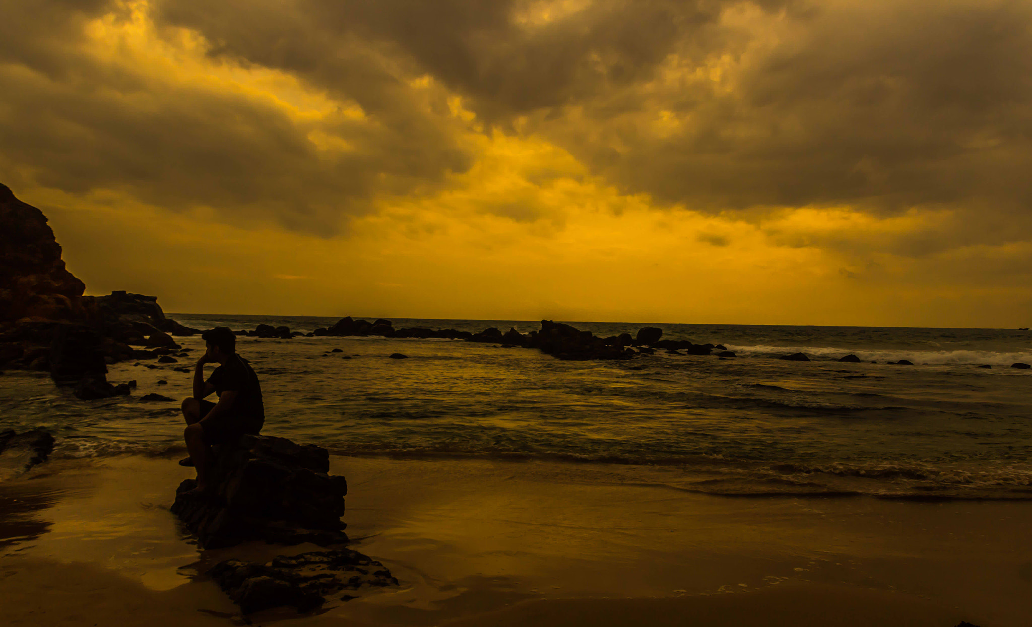 Canon EOS 1200D (EOS Rebel T5 / EOS Kiss X70 / EOS Hi) sample photo. Sunset @ mirissa beach photography